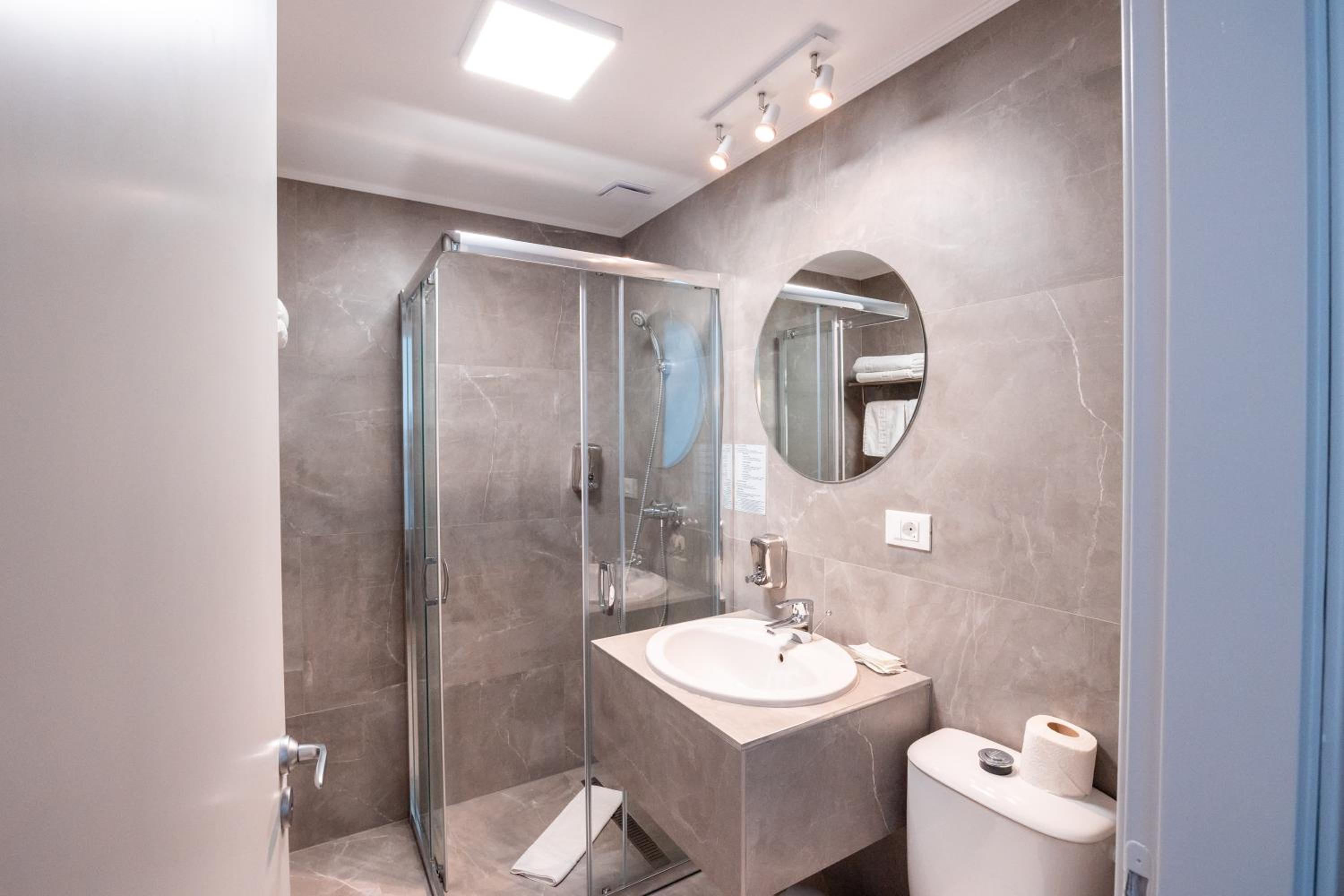 Double or Twin Room - Photo 10