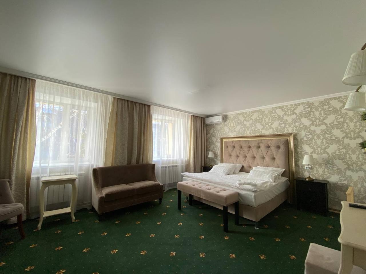Superior King Suite