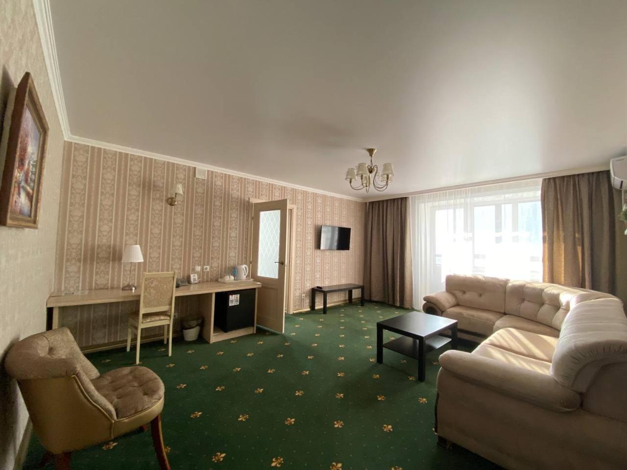 Superior King Suite photo 2