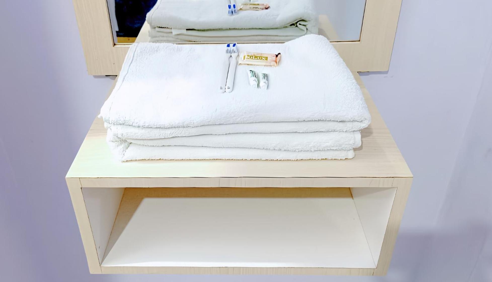 Deluxe Double Room (2 Adults + 1 Child) photo 2