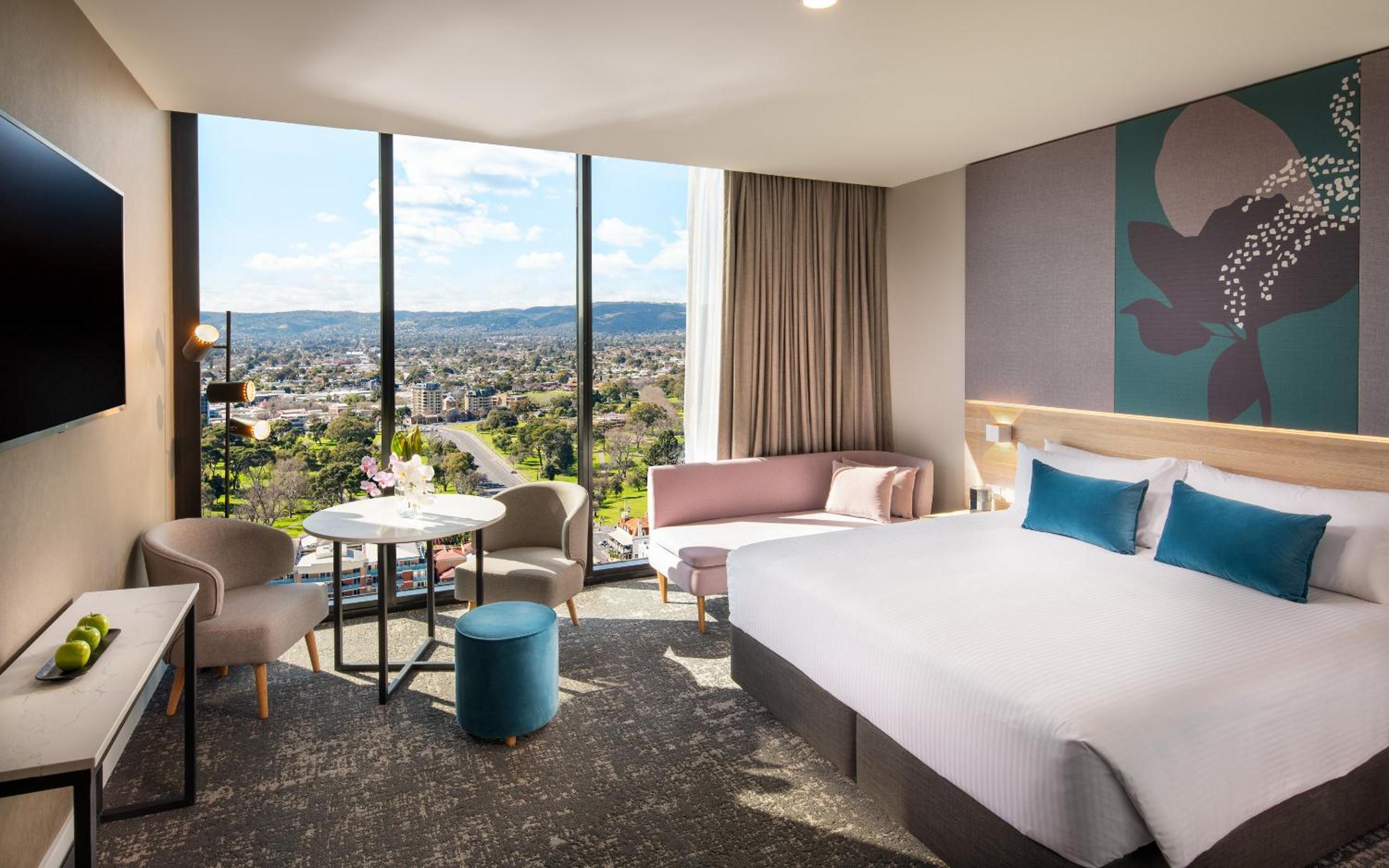 1 King Bed Premium Adelaide Hill View - Photo 5