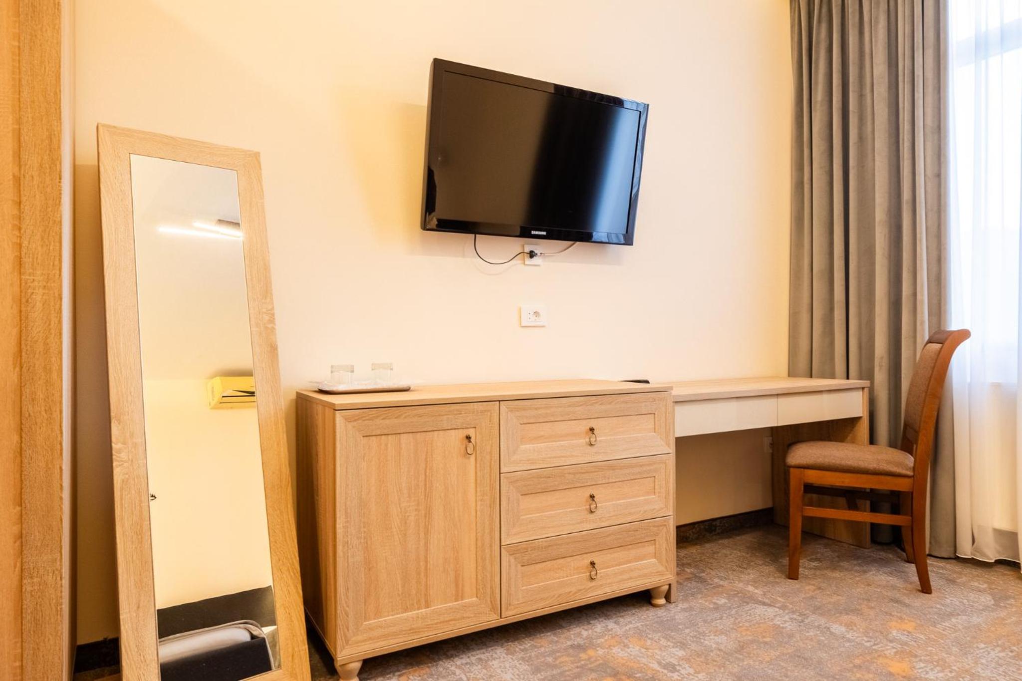 Double Room - Photo 5