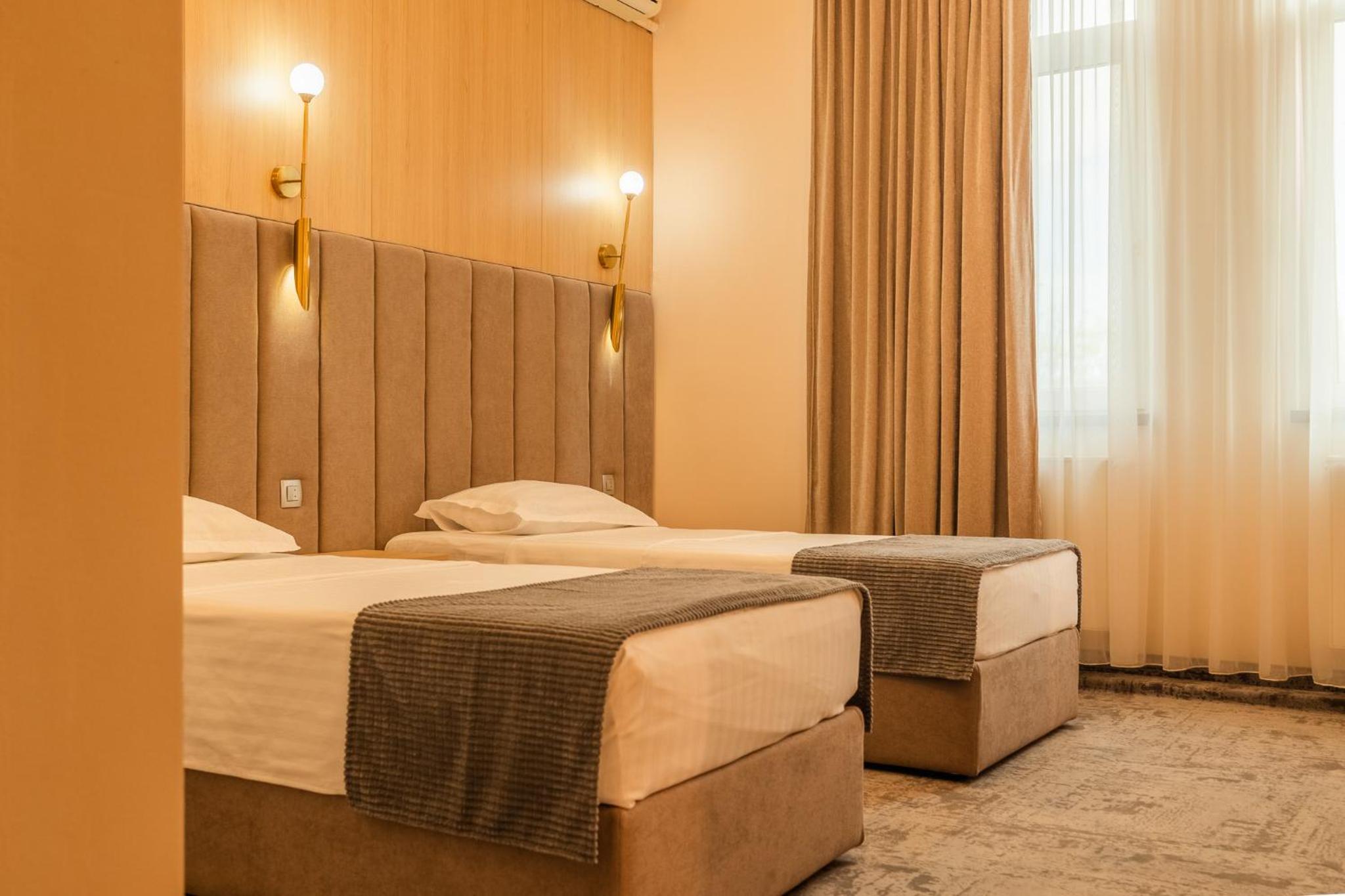 Twin Room - Photo 8