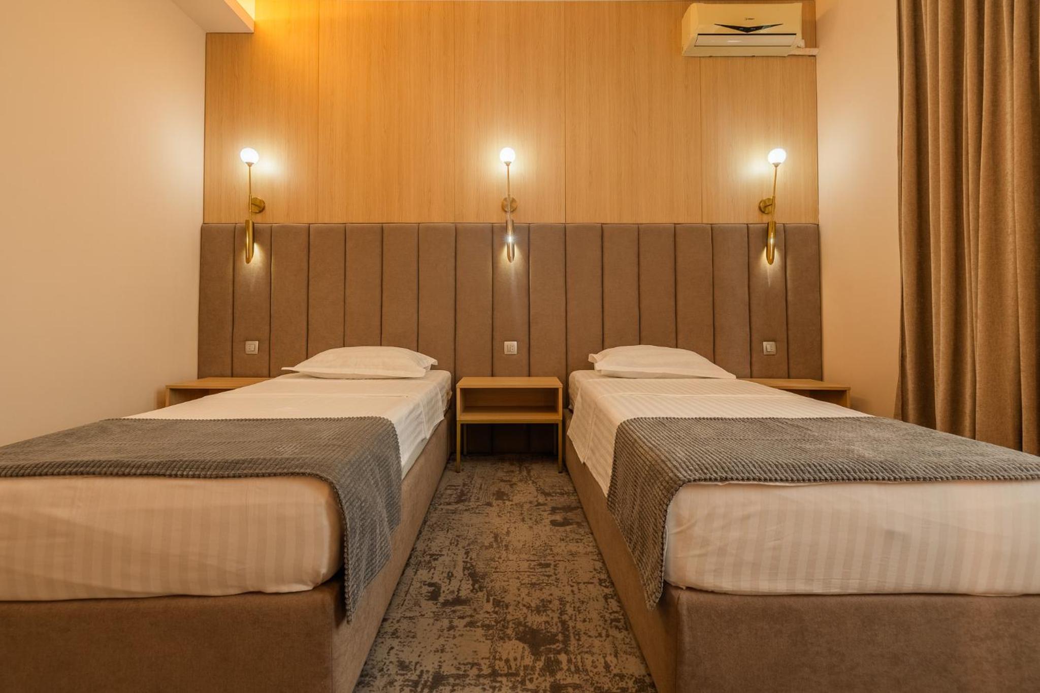 Twin Room - Photo 11