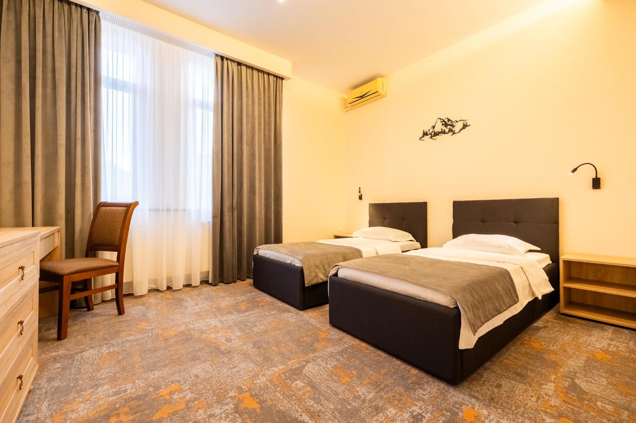 Twin Room - Photo 5