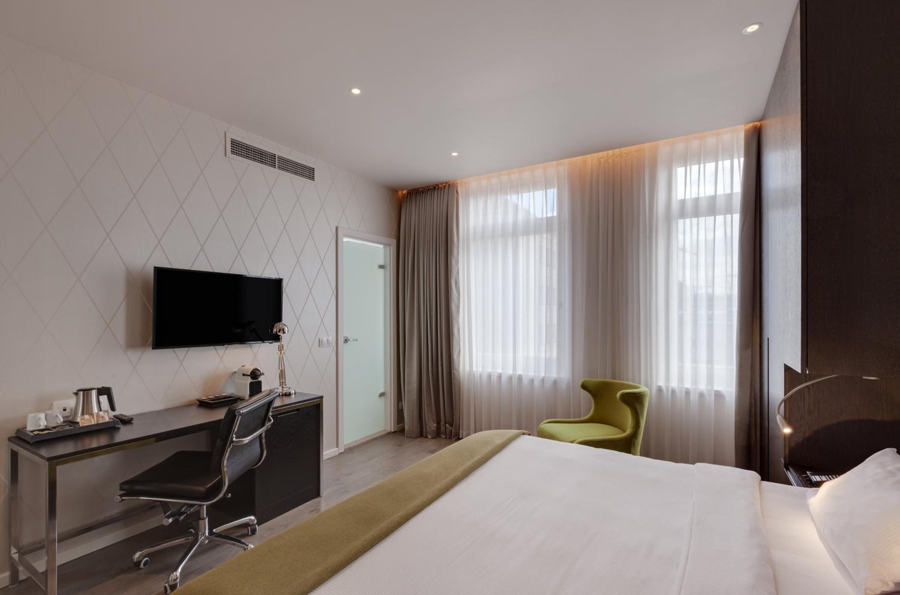 Standard Room thumbnail 5