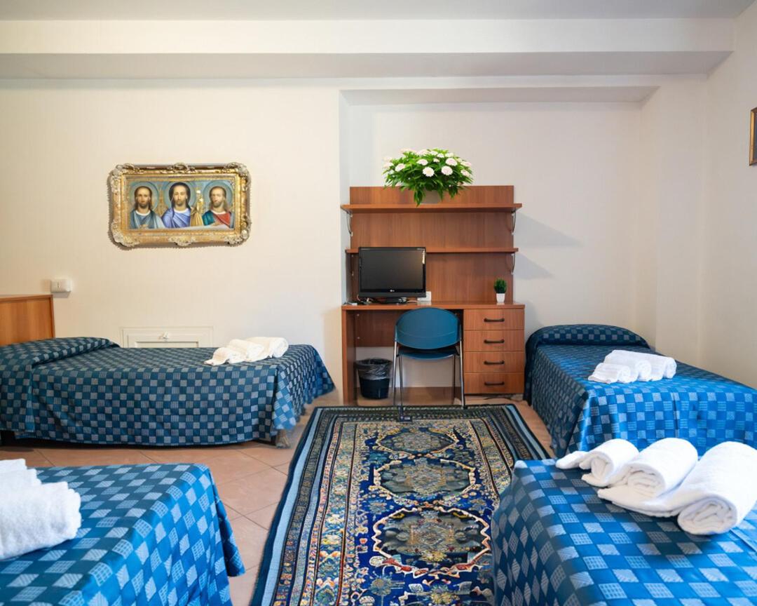 Quadruple Room - Photo 1