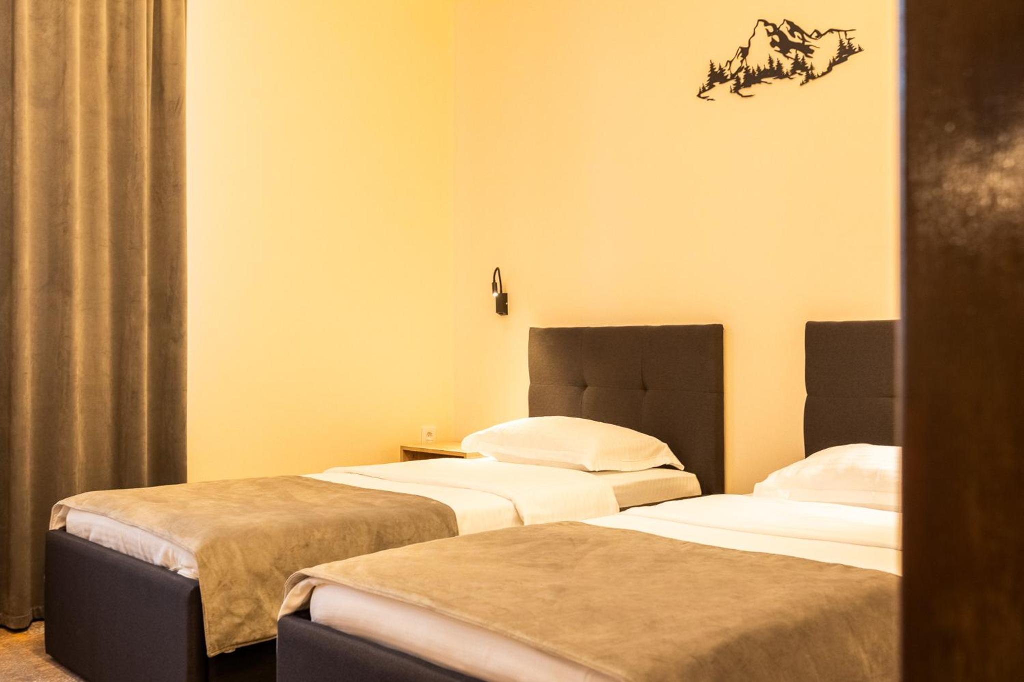 Twin Room - Photo 6