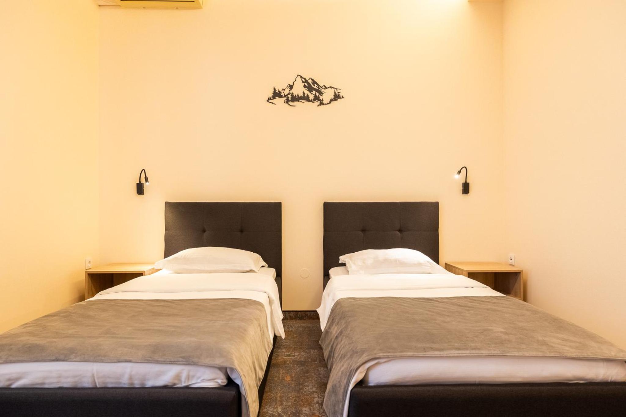 Twin Room - Photo 7