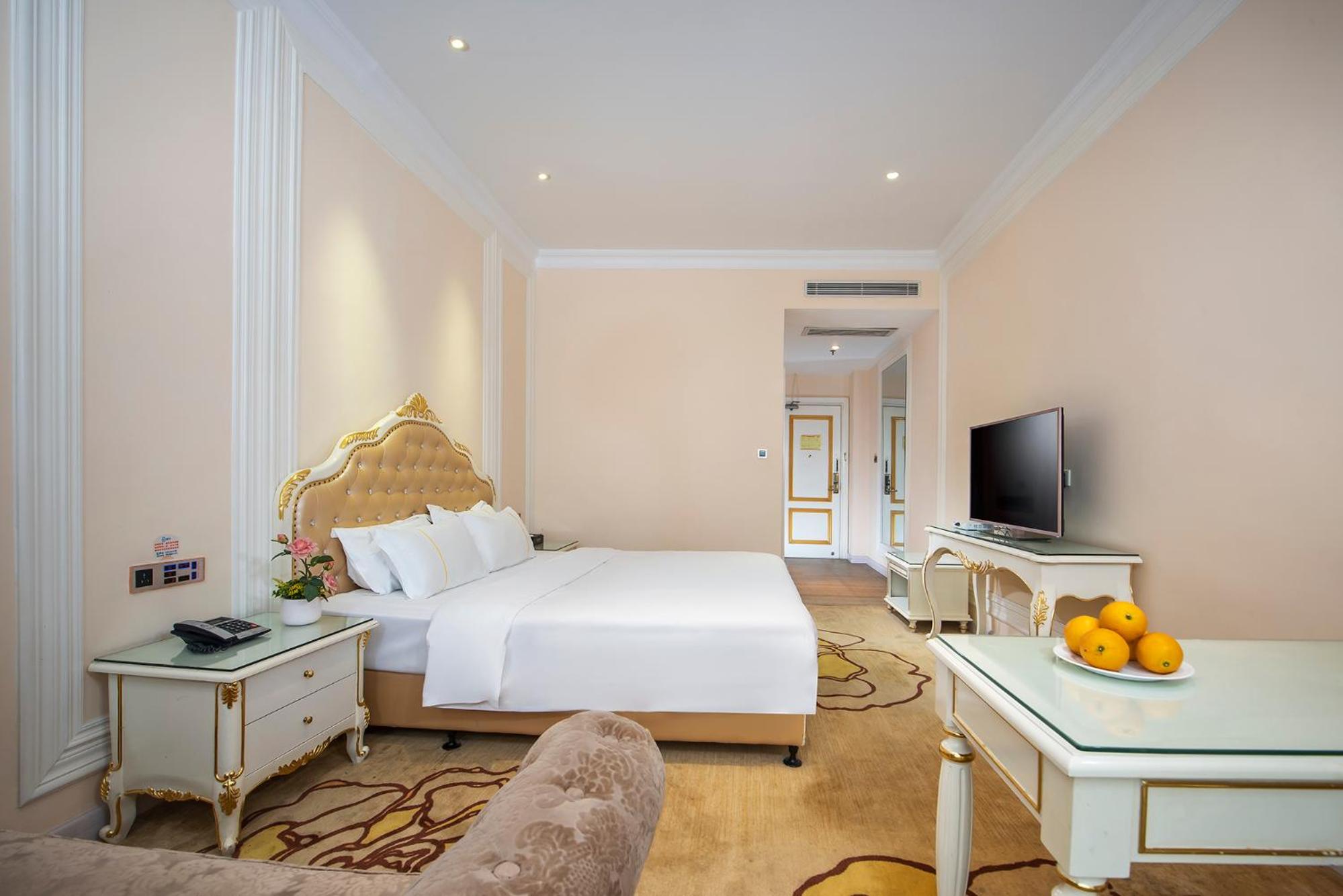 Deluxe King Room photo 2