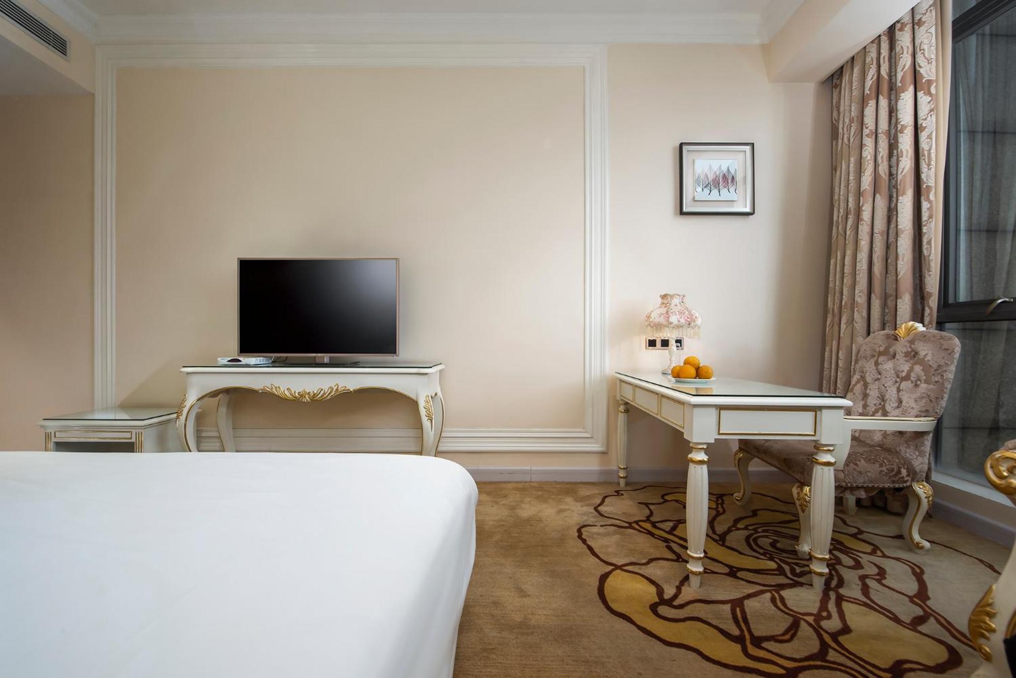Deluxe King Room photo 3