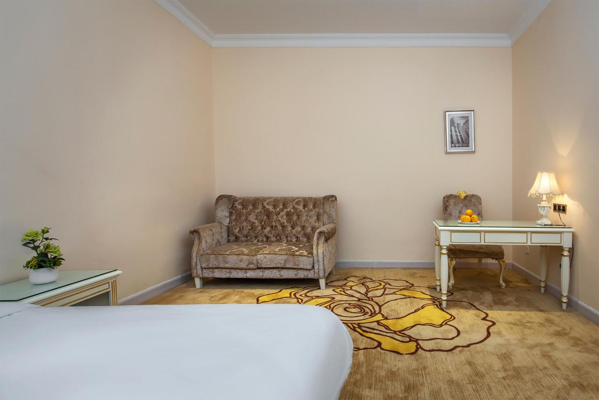 Standard Queen Room photo 2