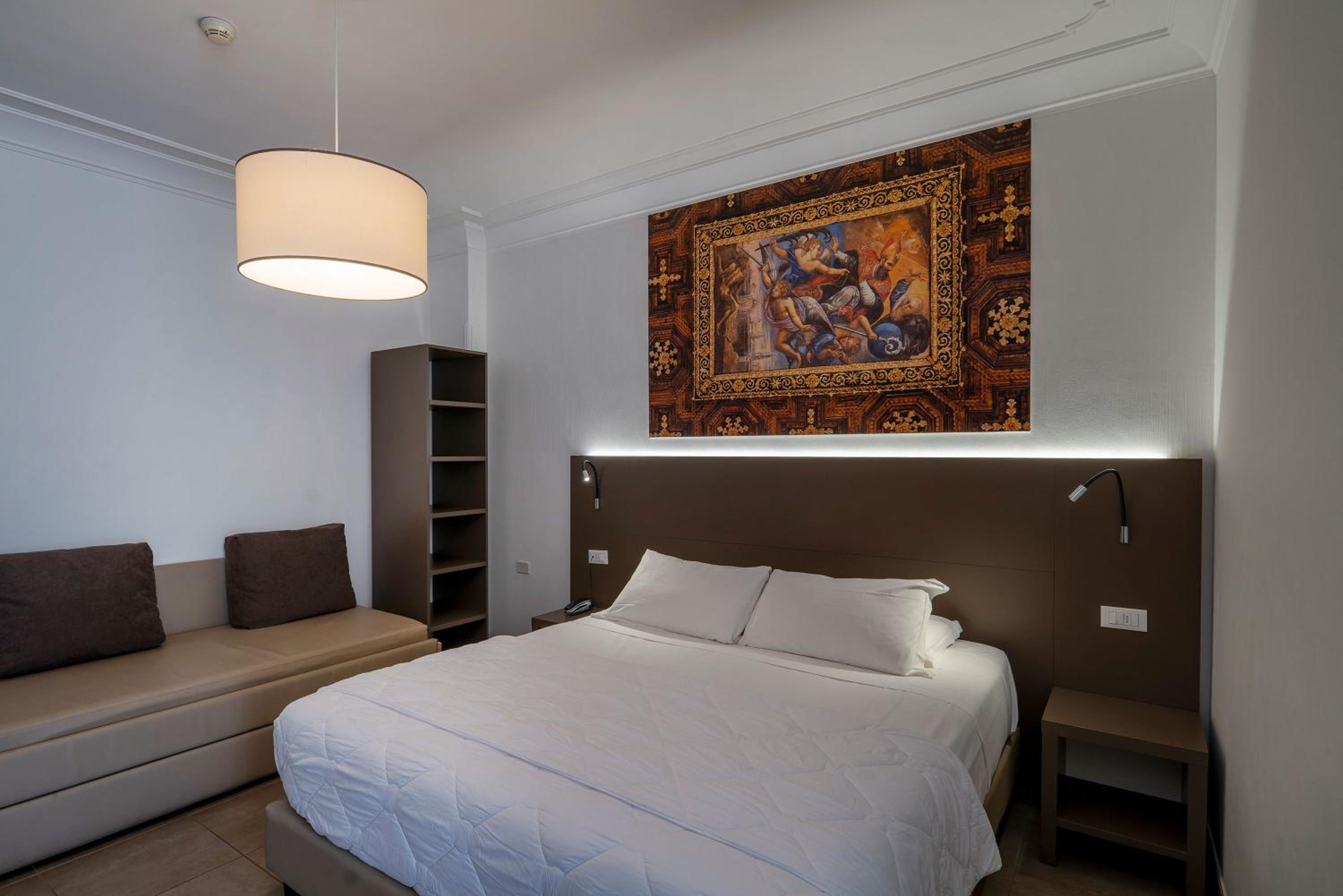 Deluxe Double or Twin Room - Photo 8