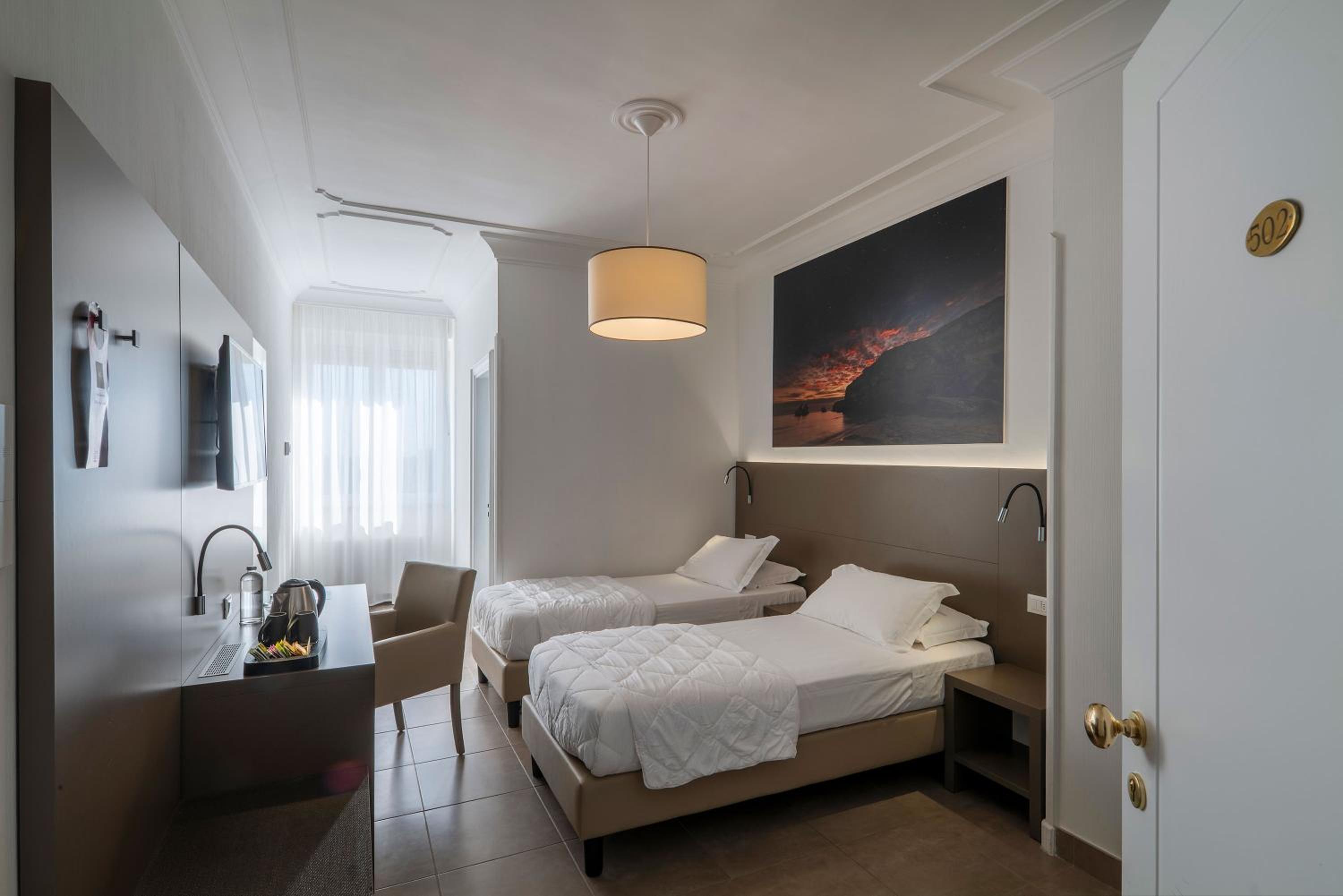 Standard Double or Twin Room - Photo 1
