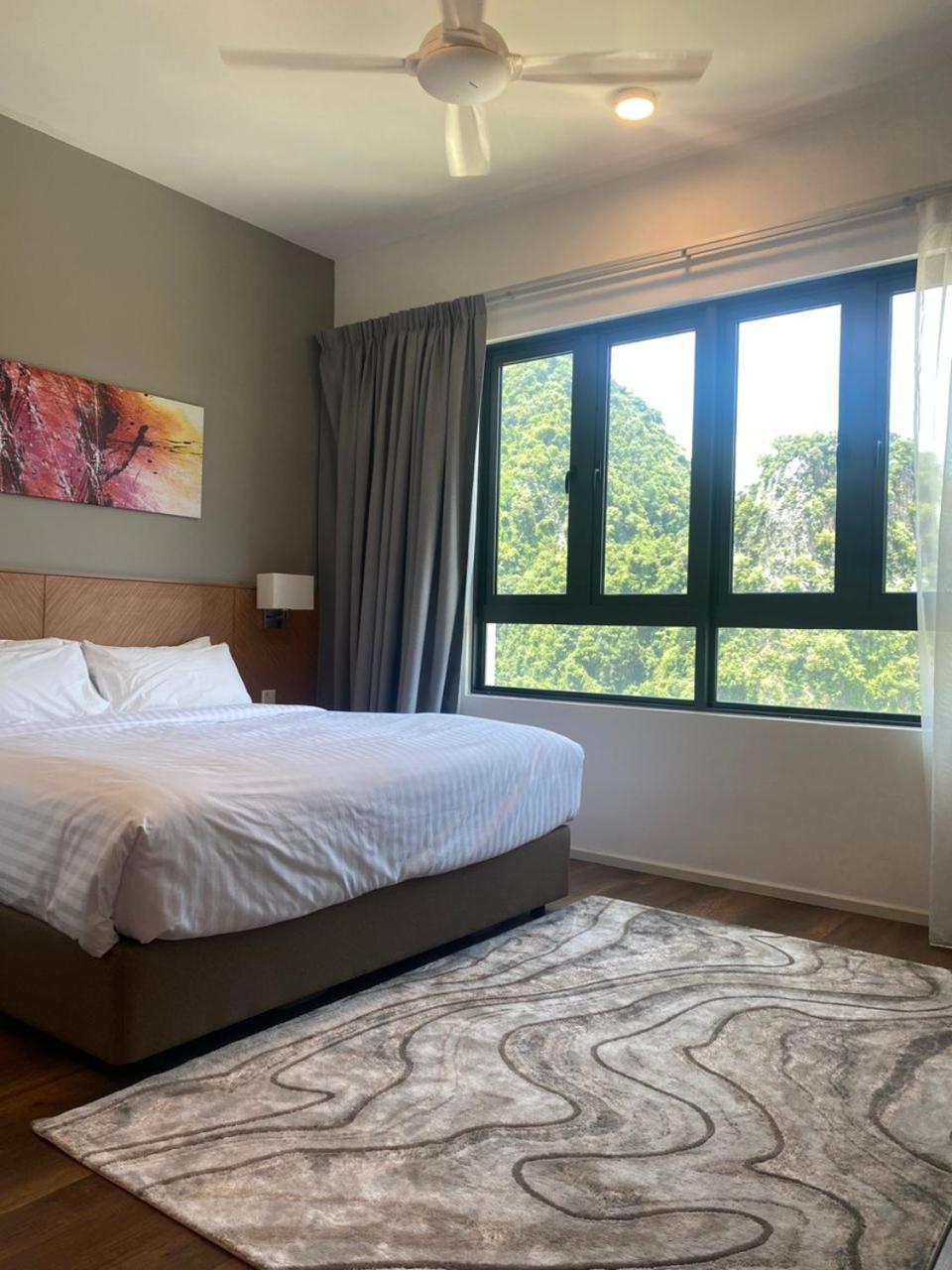 Three-Bedroom Apartment with Park View photo 1