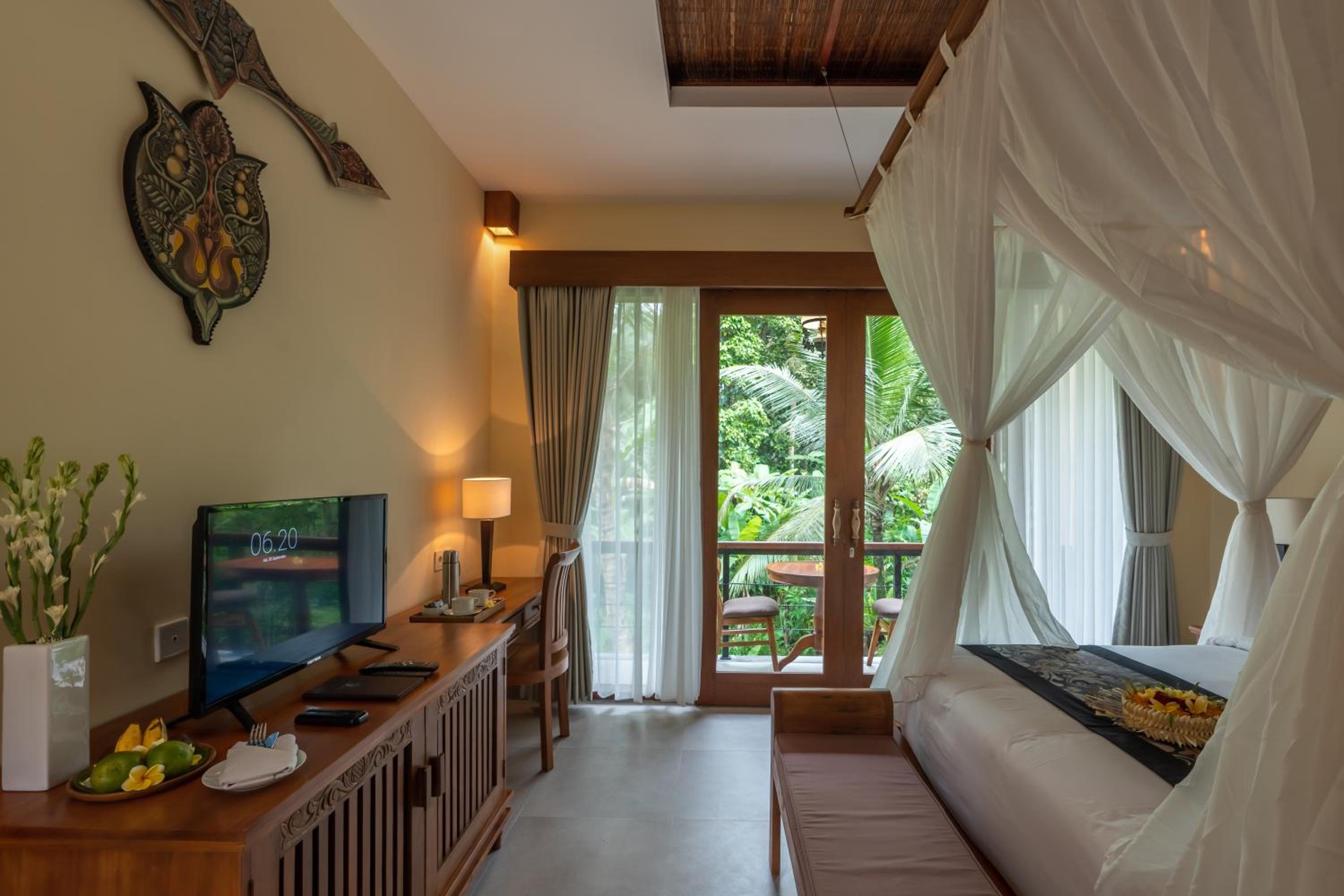 Deluxe Room - Photo 5