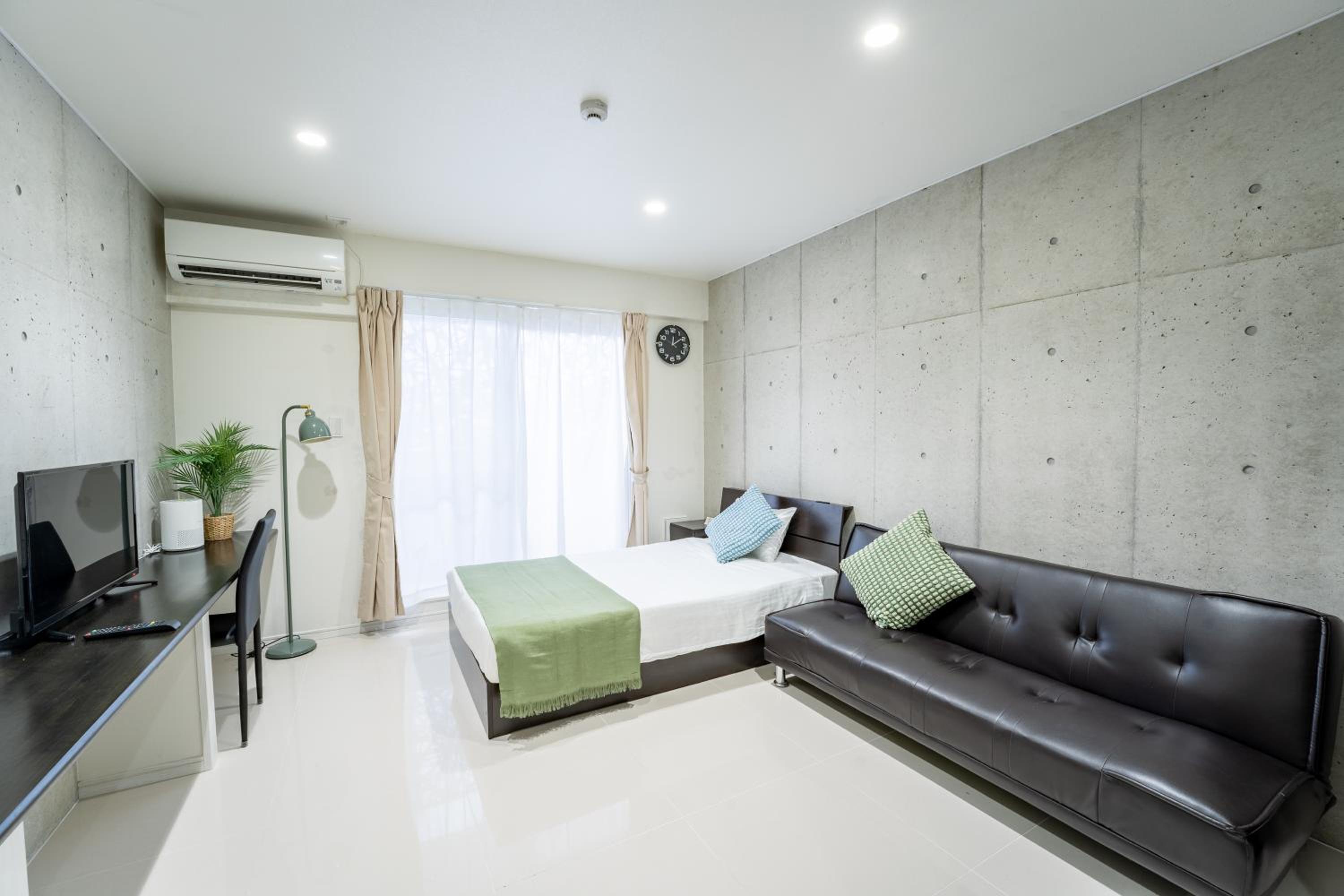 Single Room (No Rental Car)