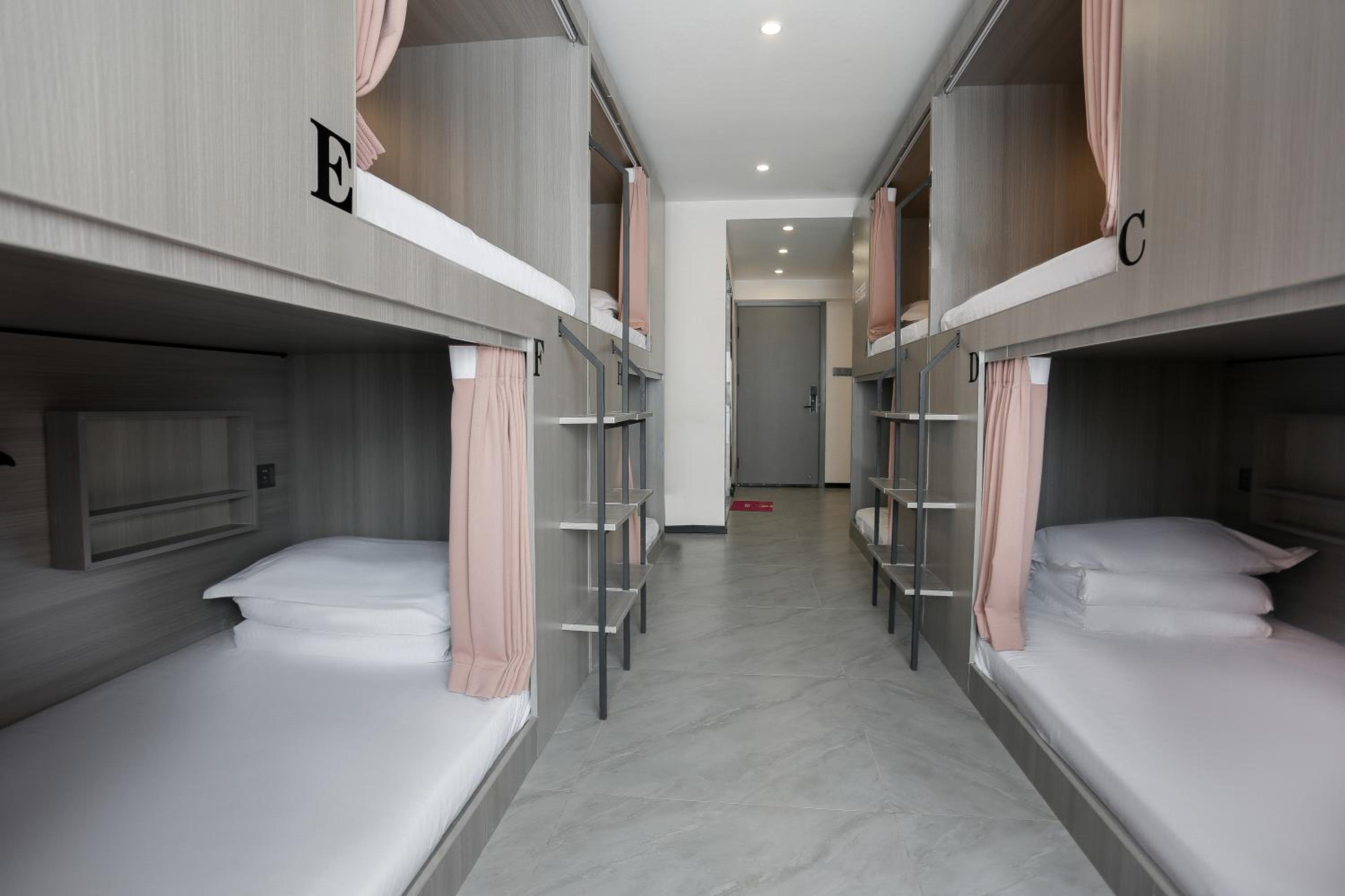 Bed in 8-Bed Dormitory Room photo 1