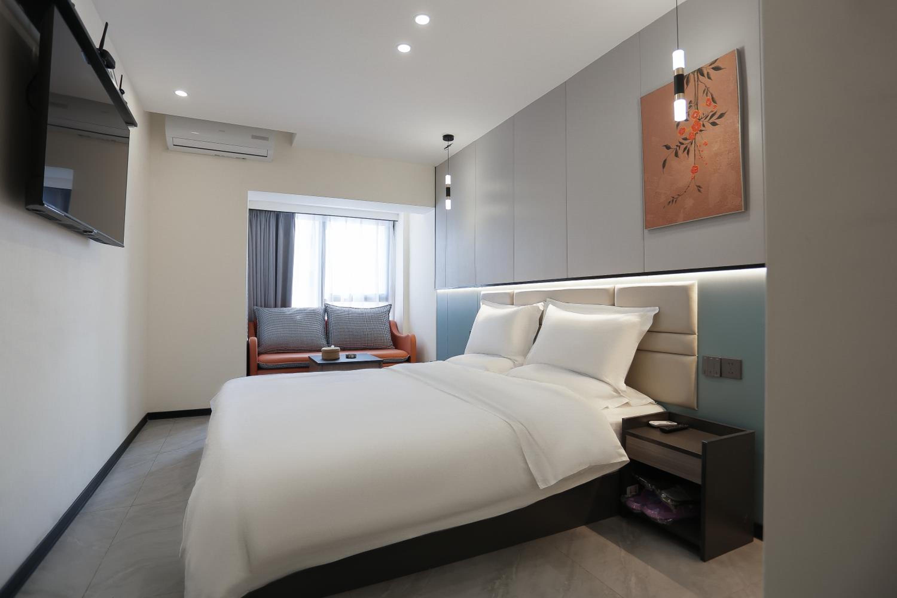 King Room with Mountain View photo 3