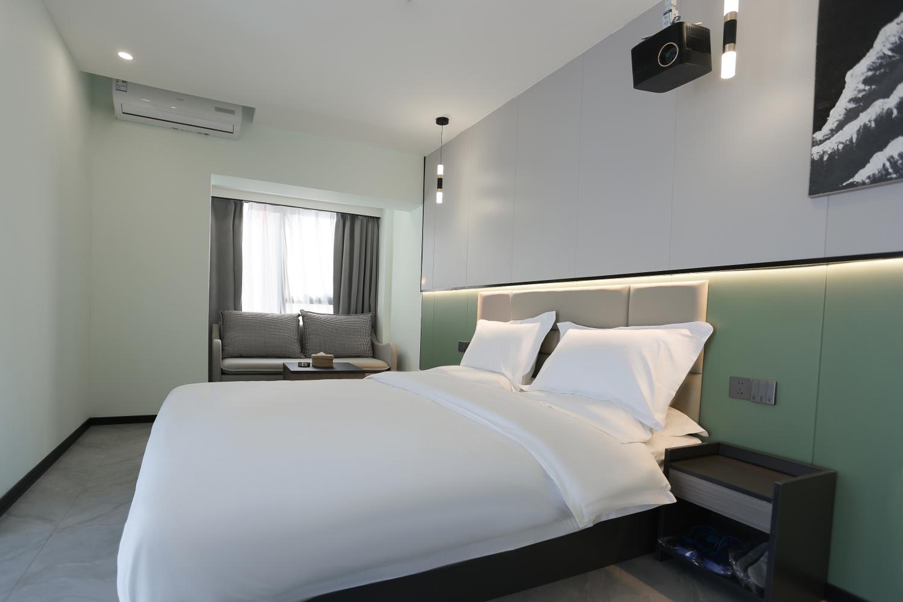 King Room with Mountain View photo 3