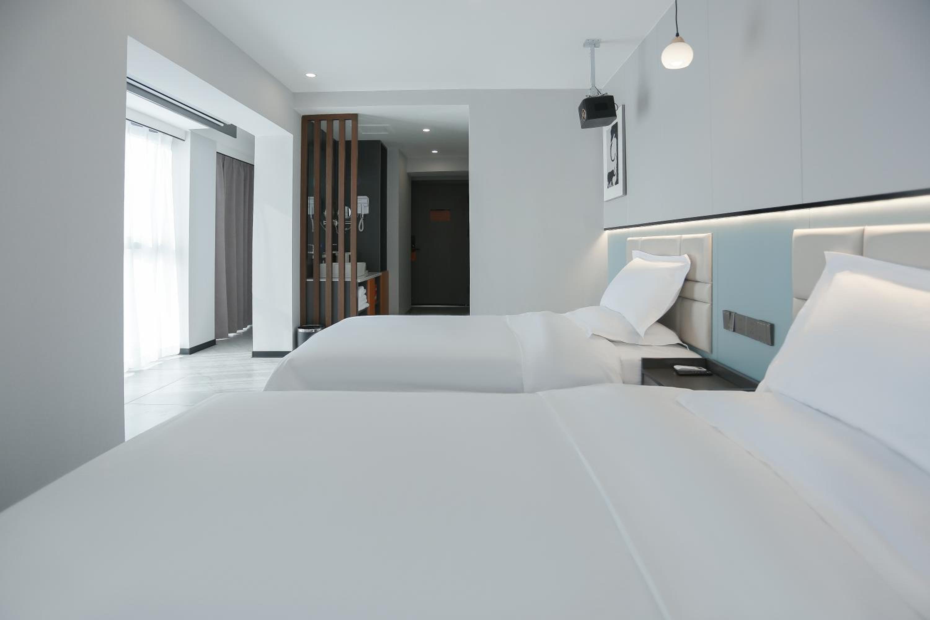 Standard Twin Room with Mountain View photo 1