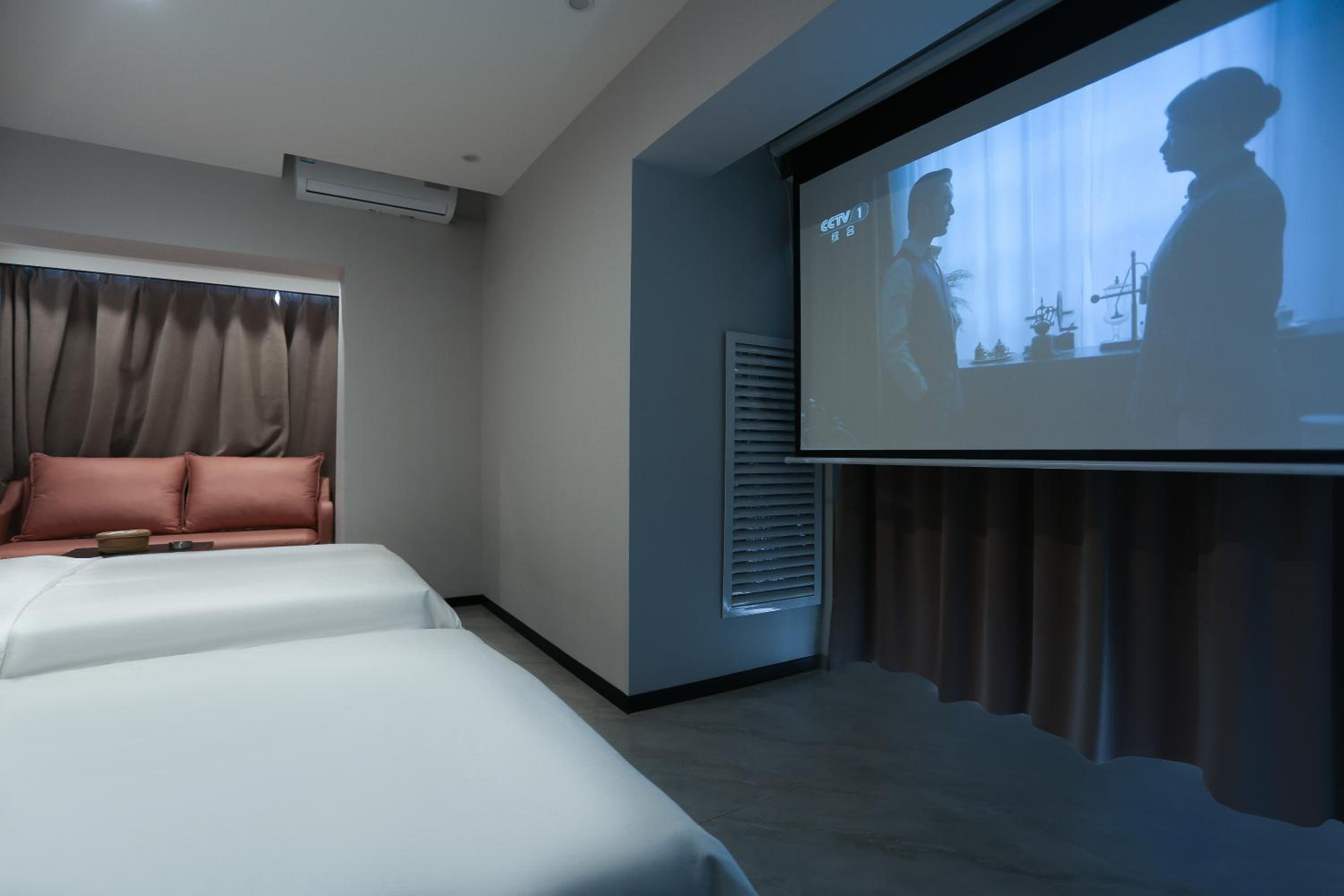 Standard Twin Room with Mountain View photo 3