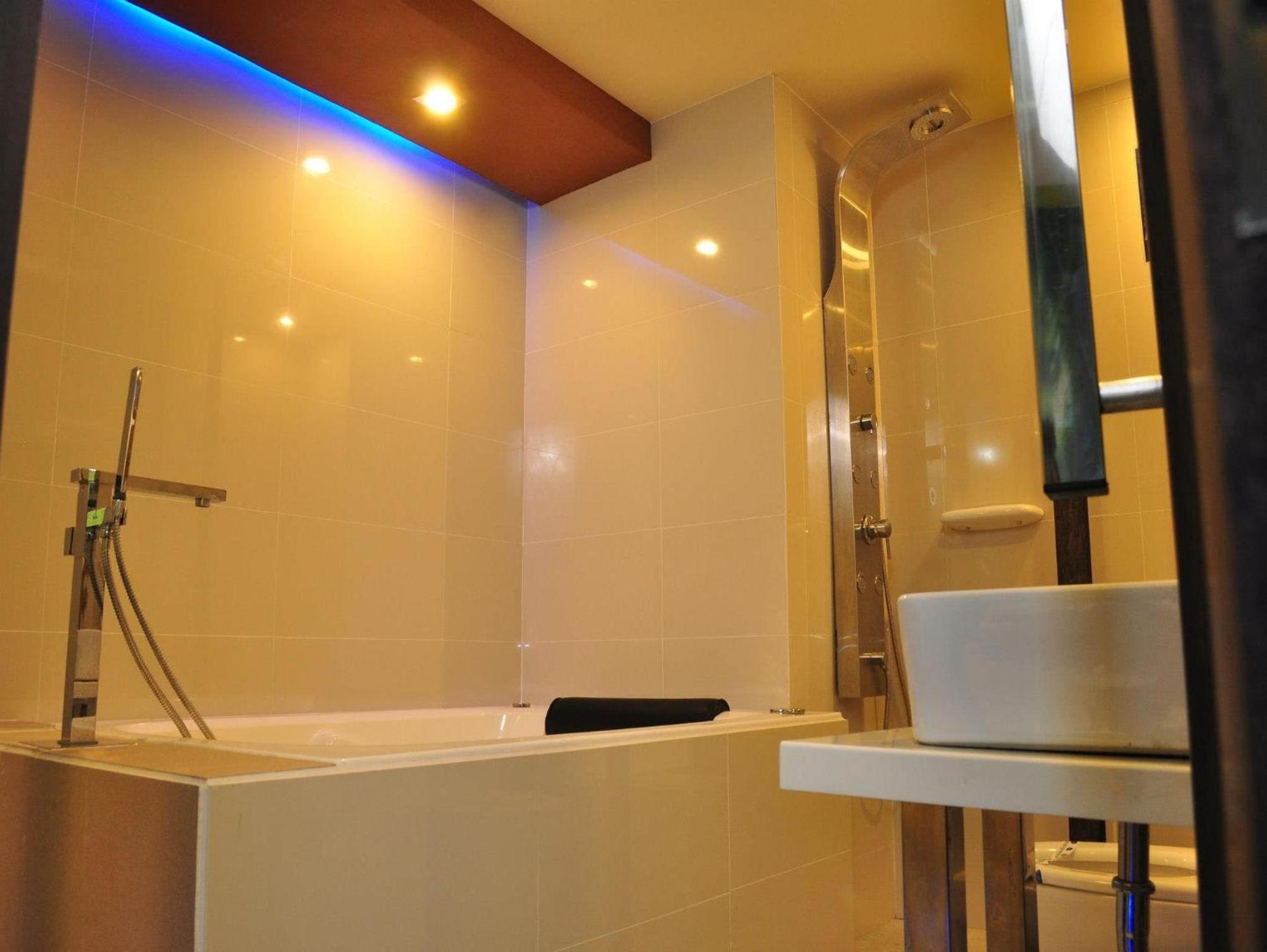 Mega Suite - Photo 7