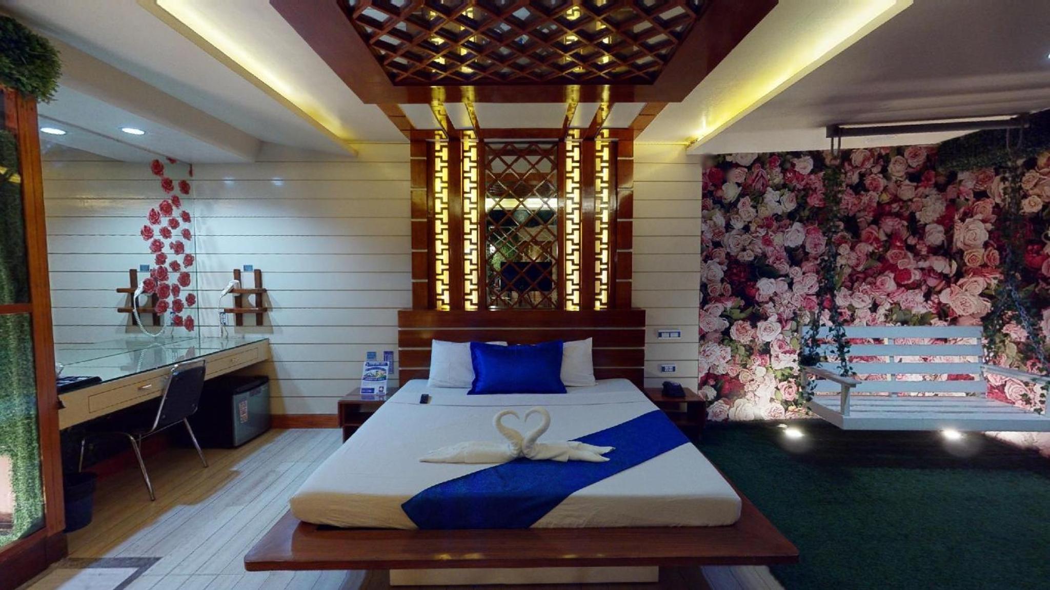 Mega Suite - Photo 2