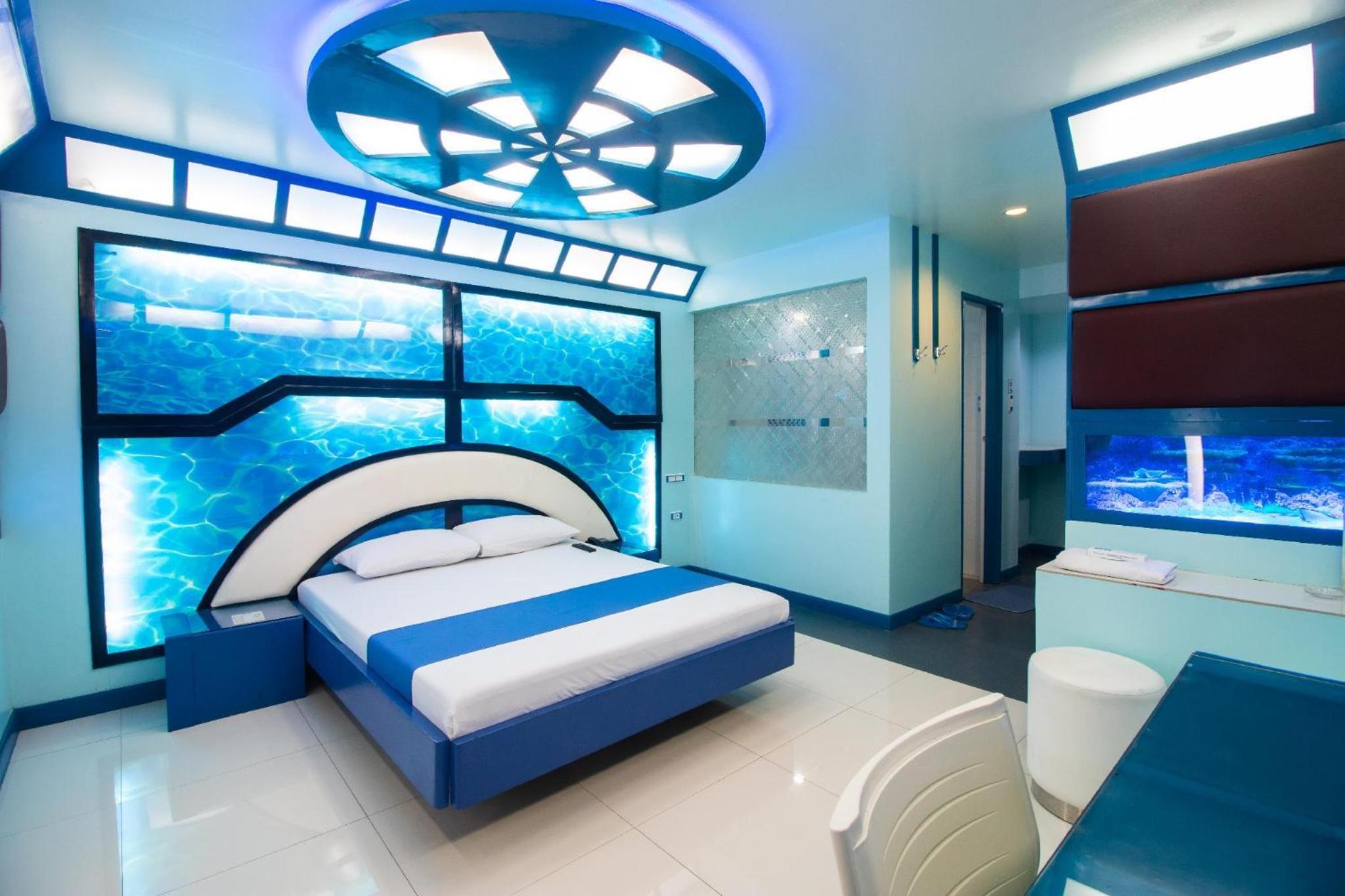 Executive Suite - Photo 2