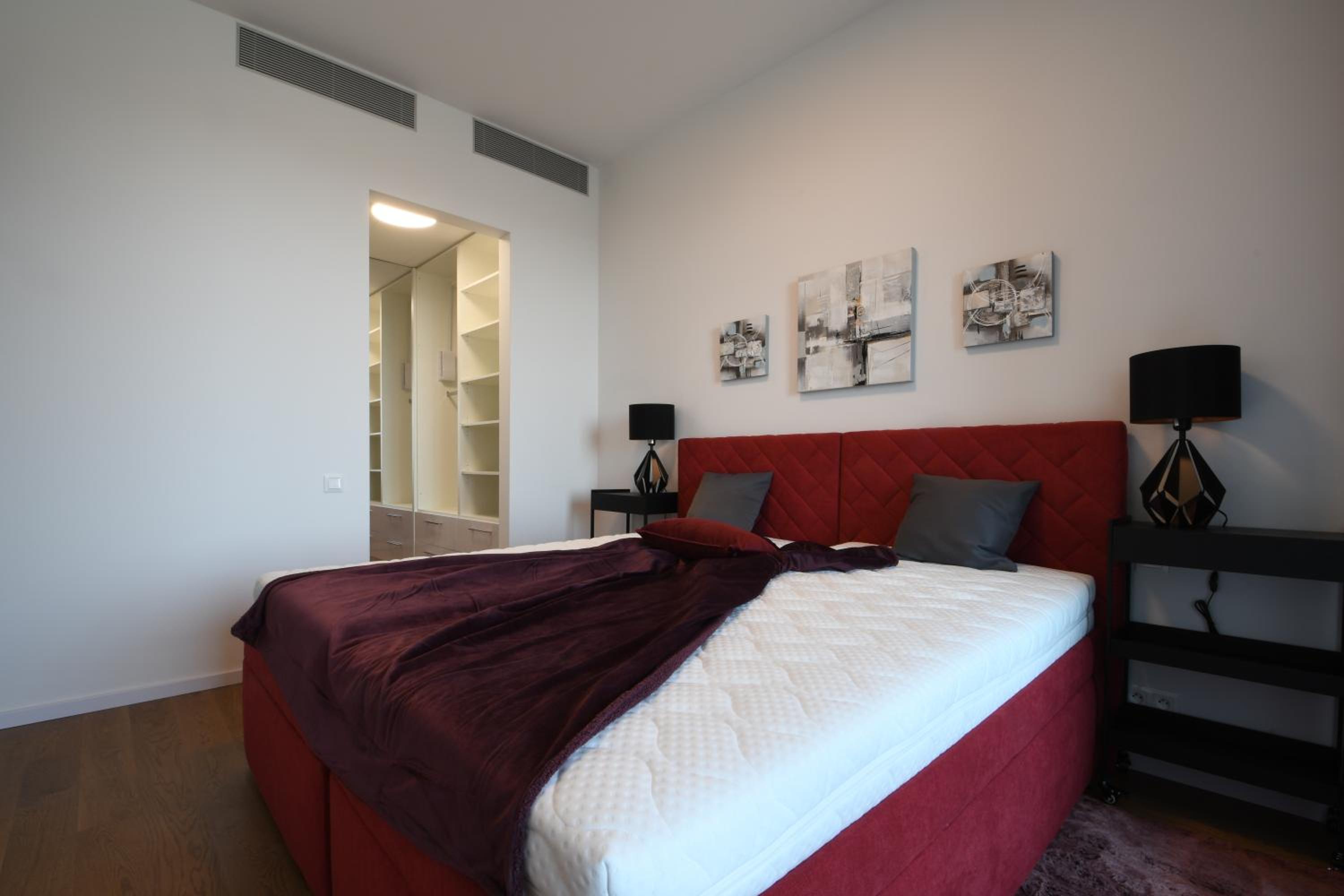 One-Bedroom Apartment photo 3