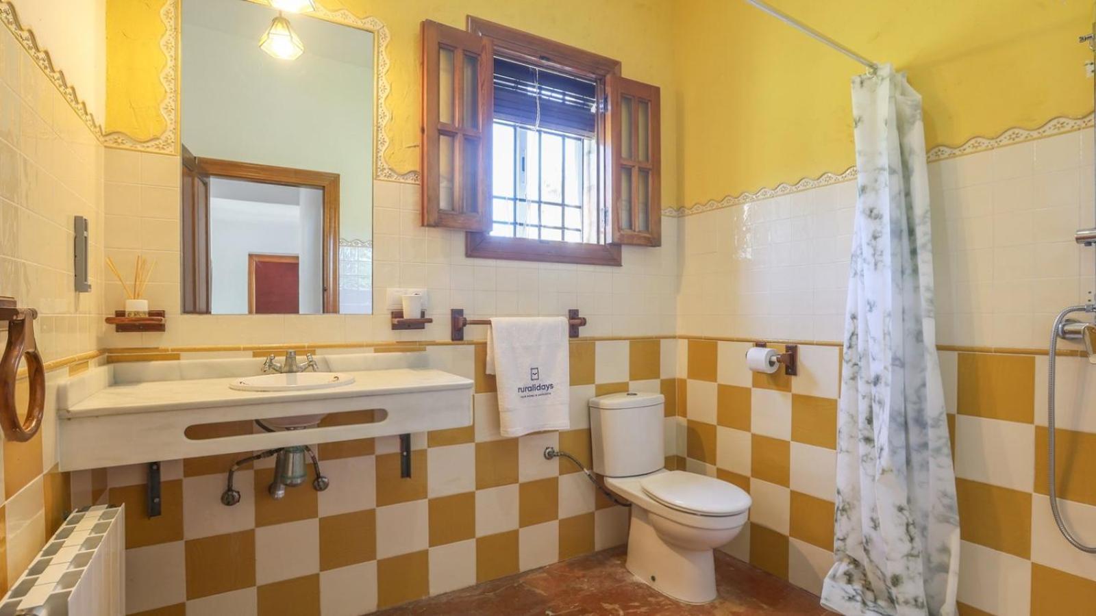 Seven-Bedroom Villa photo 3