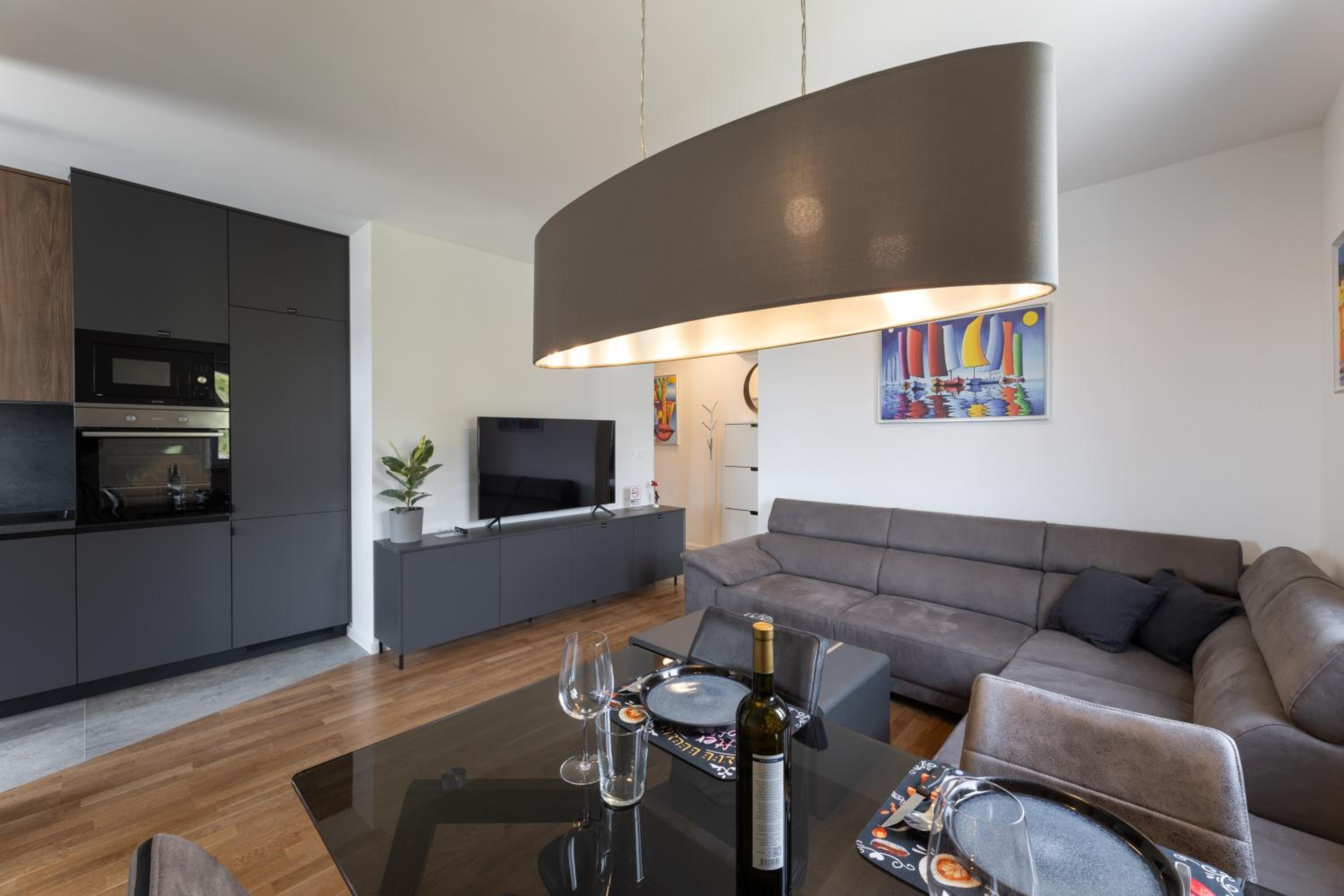 One-Bedroom Apartment with Balcony