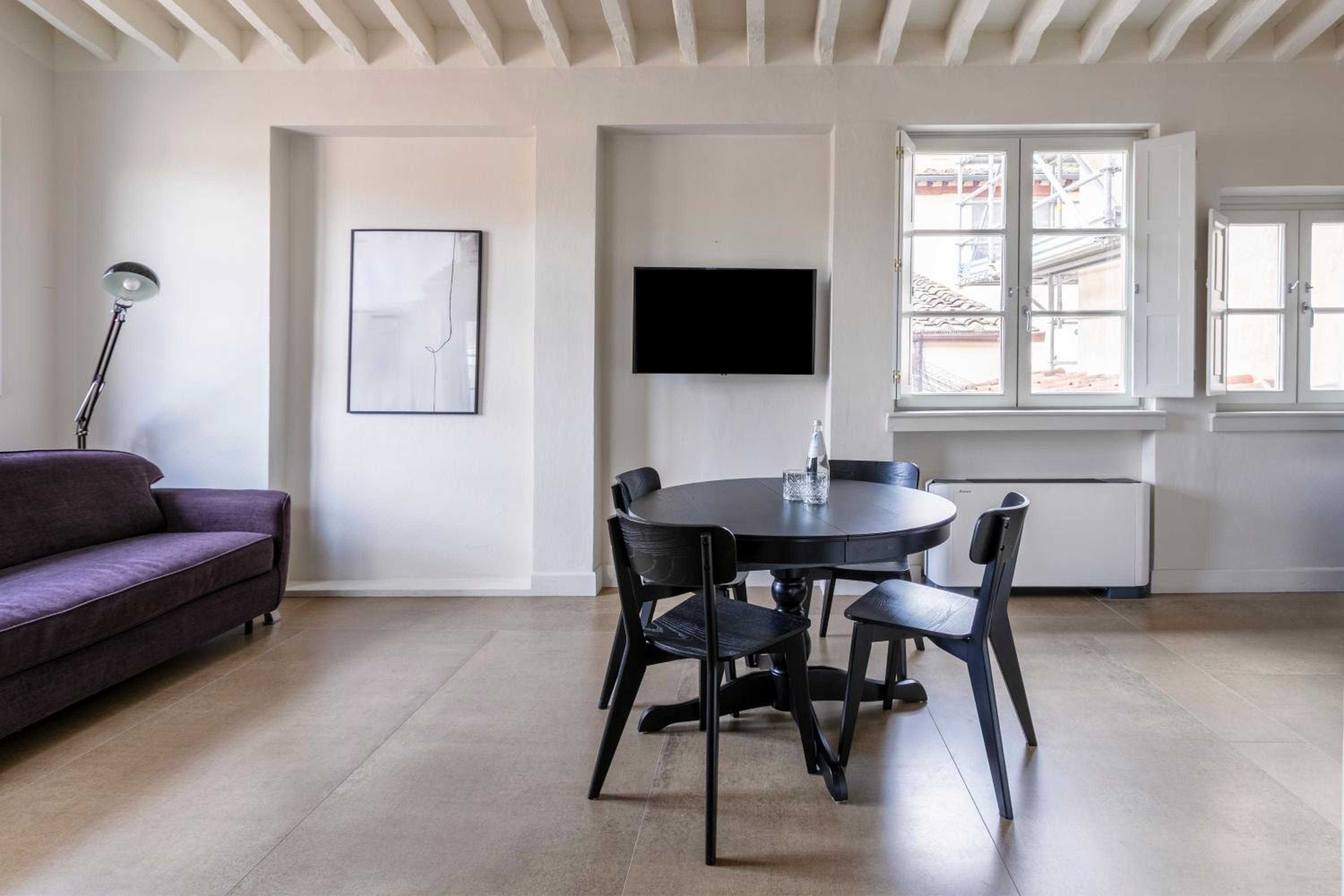 1 Bedroom Apartment with Sofa Bed - No Kitchen photo 1