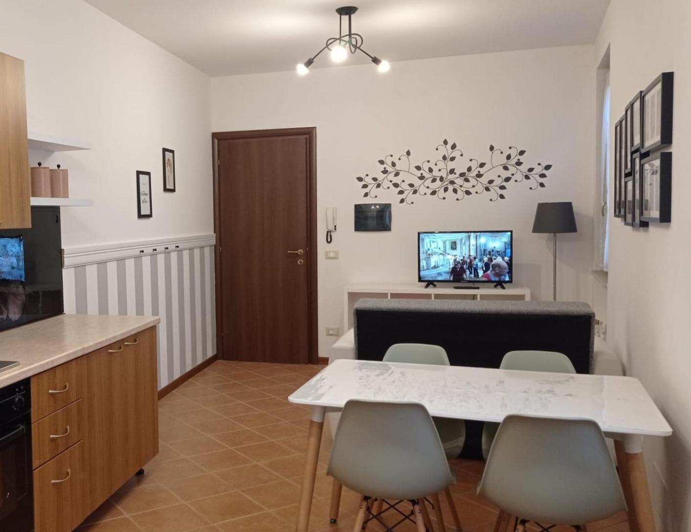 One-Bedroom House - Photo 13