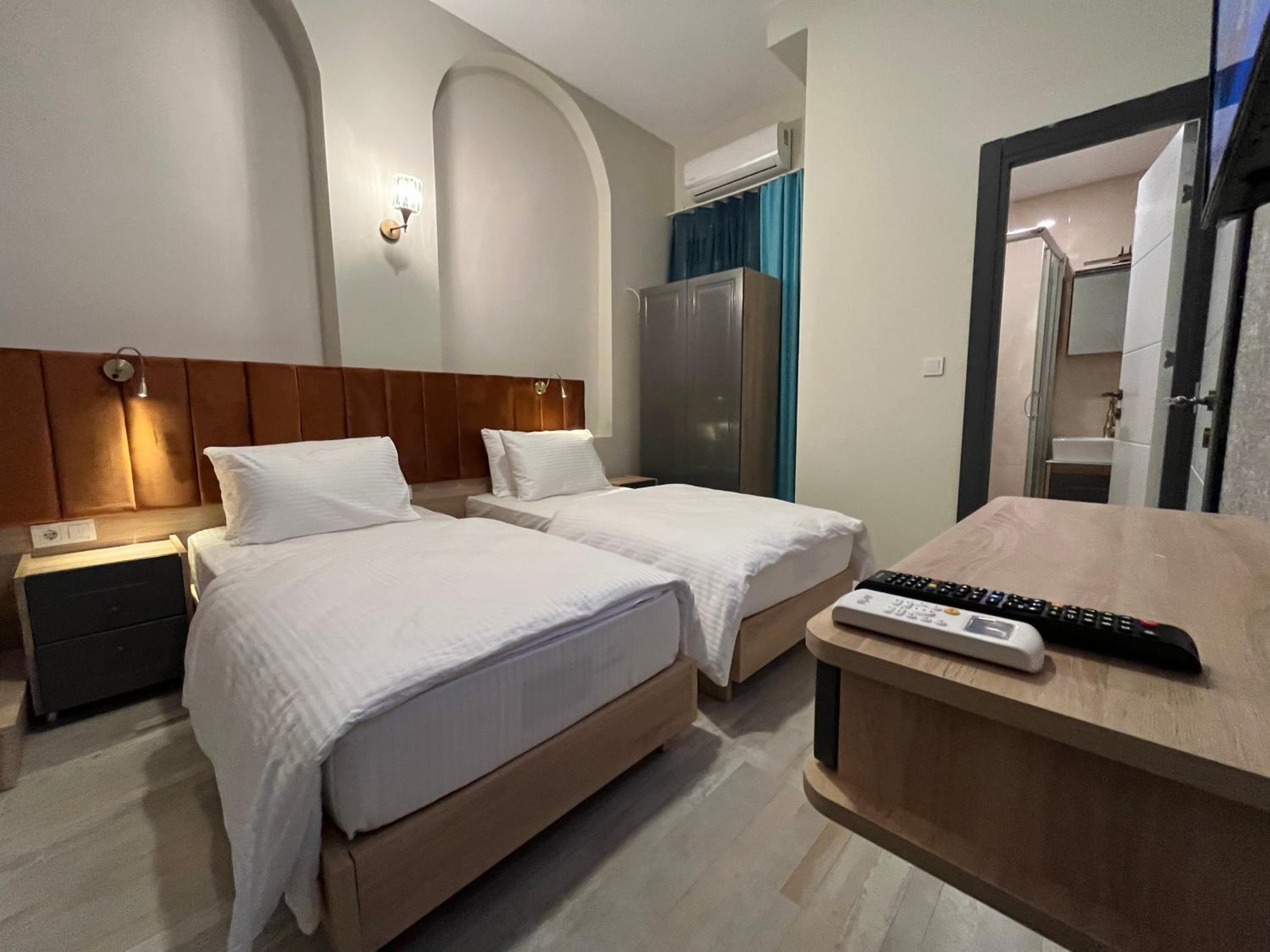Standard Double or Twin Room photo 2