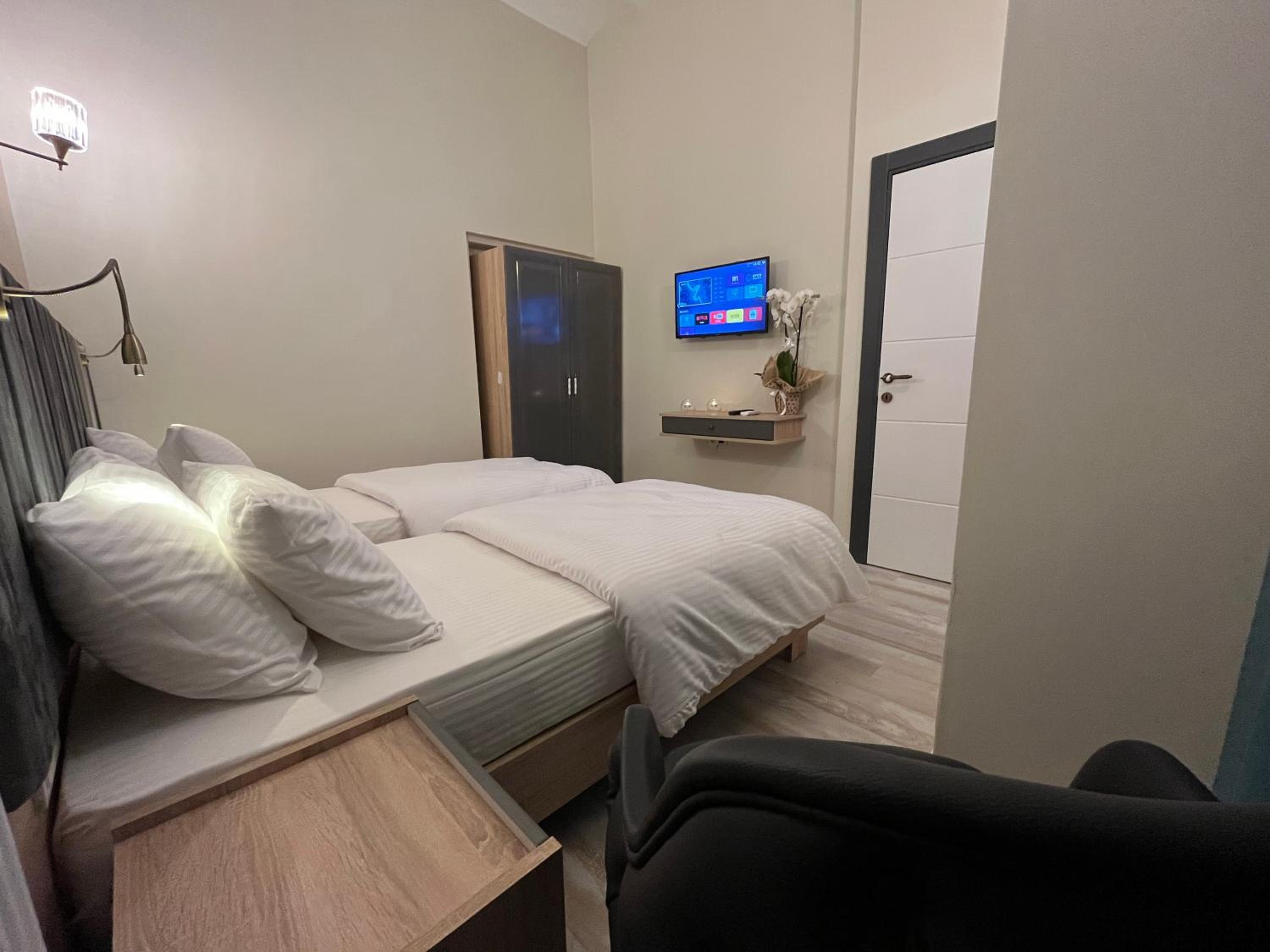 Standard Double or Twin Room photo 3