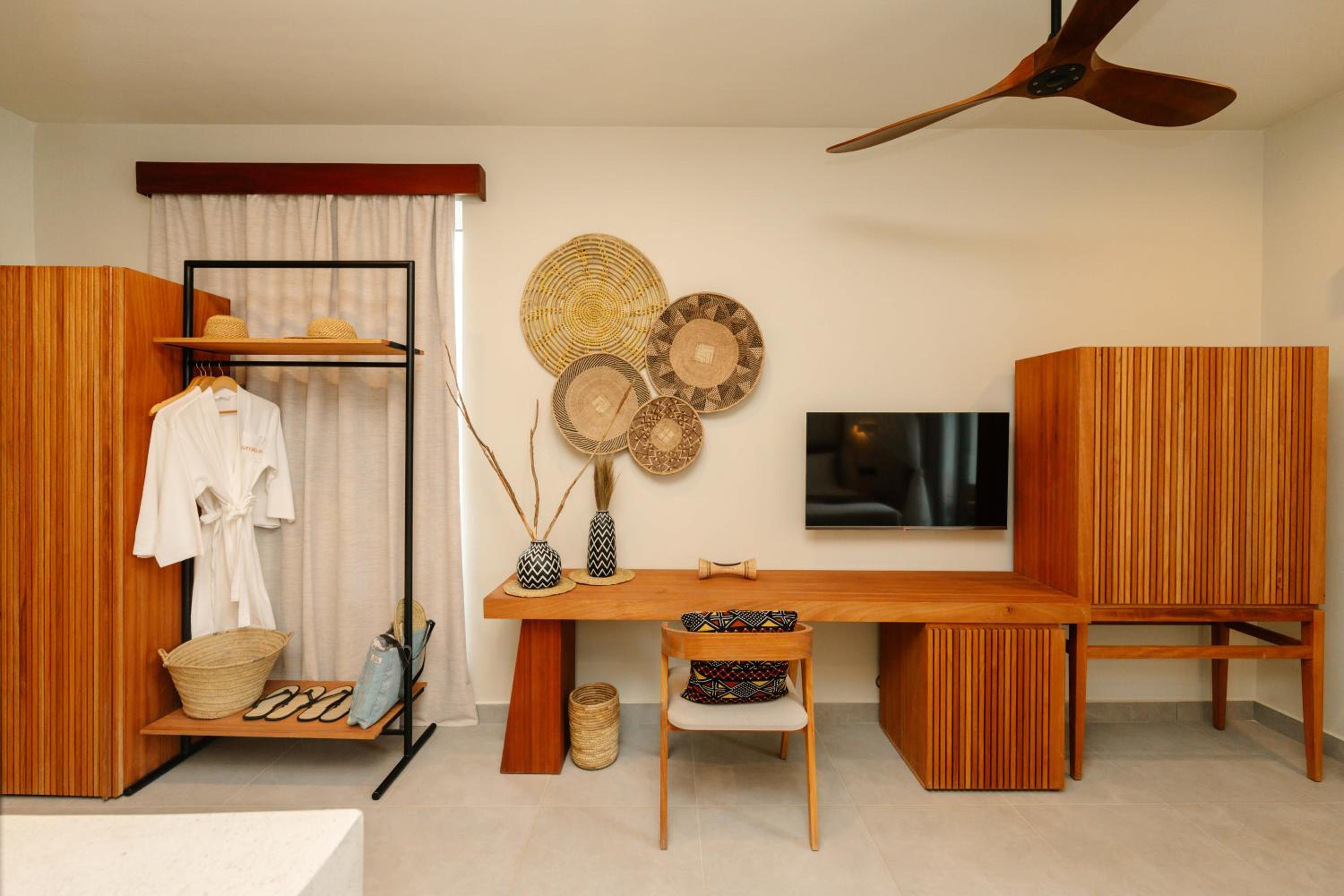 Likizo Deluxe Suite with Extra Bed