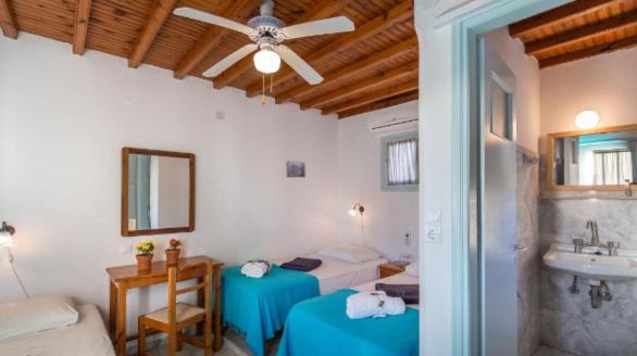 Standard Triple Room with Sea View photo 1