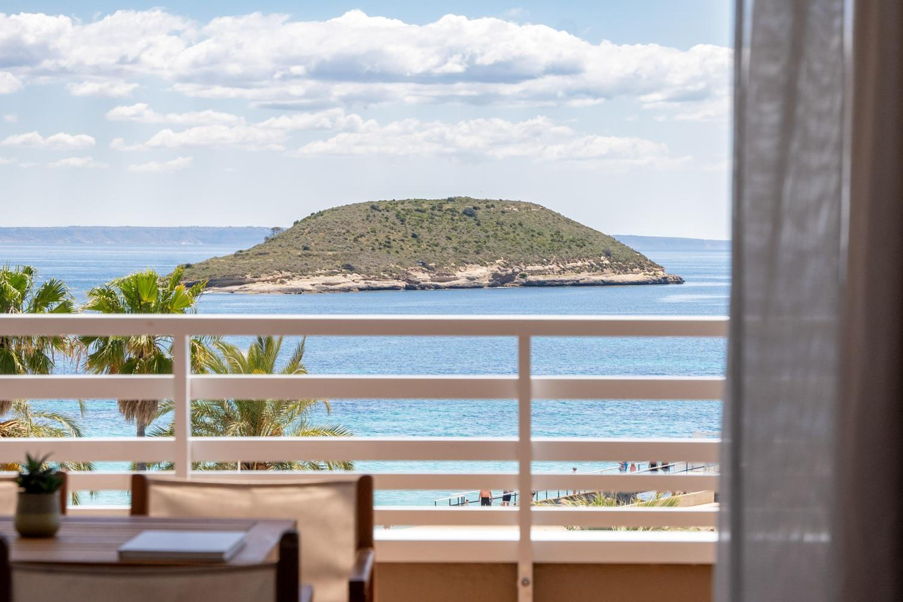 The Beach House Suite Front Sea View