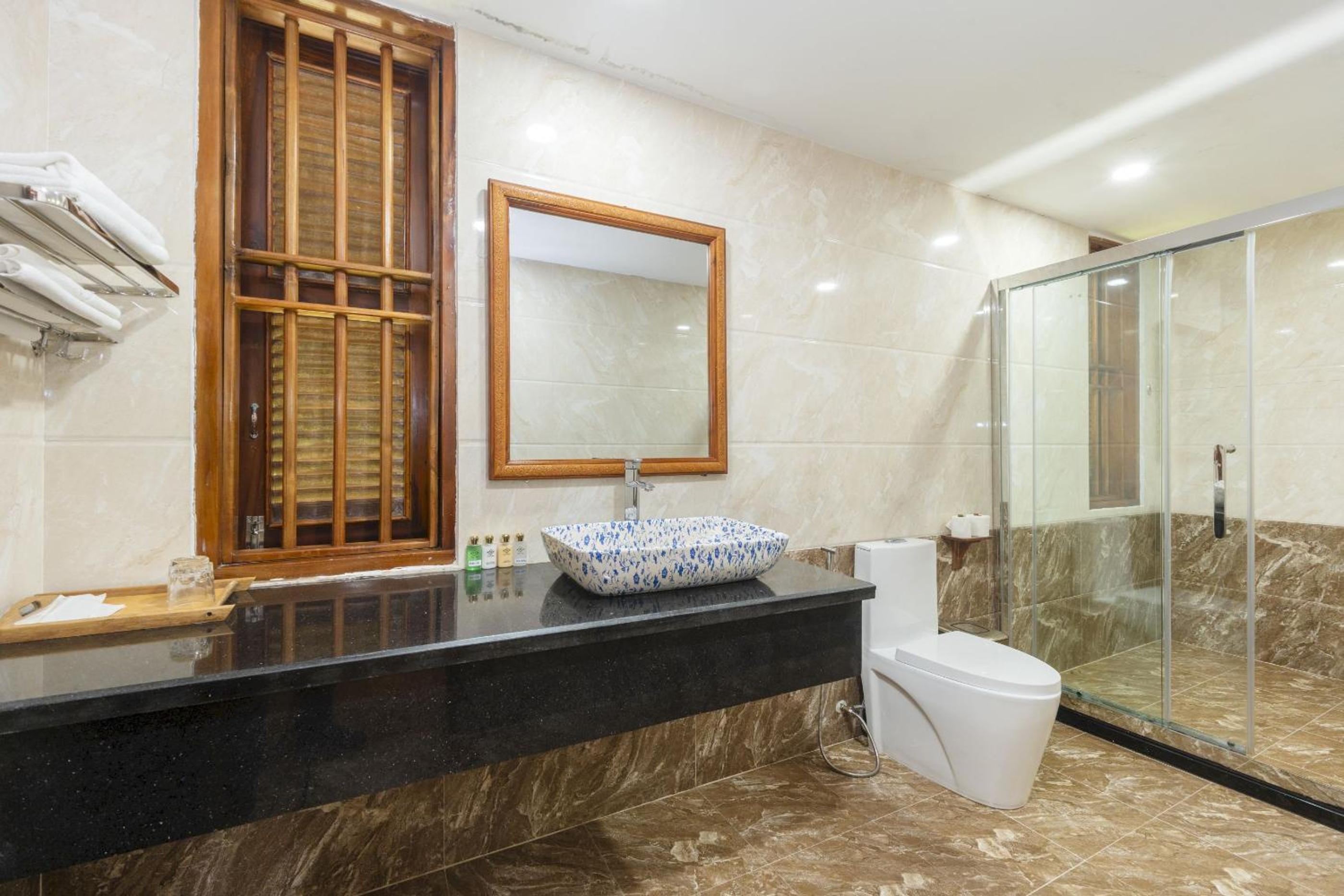 Triple Bungalow - Photo 9