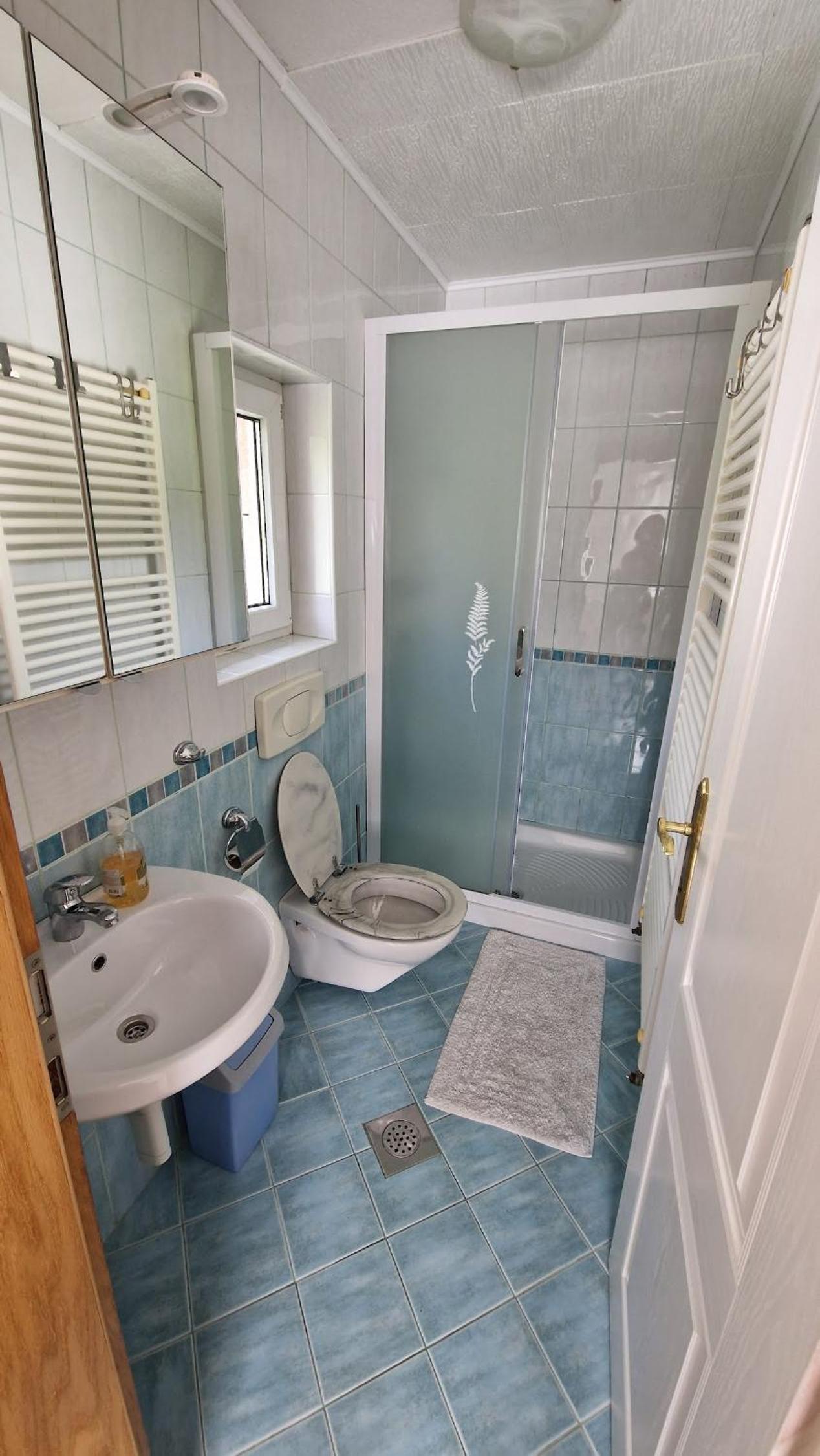 Double Room - Photo 8