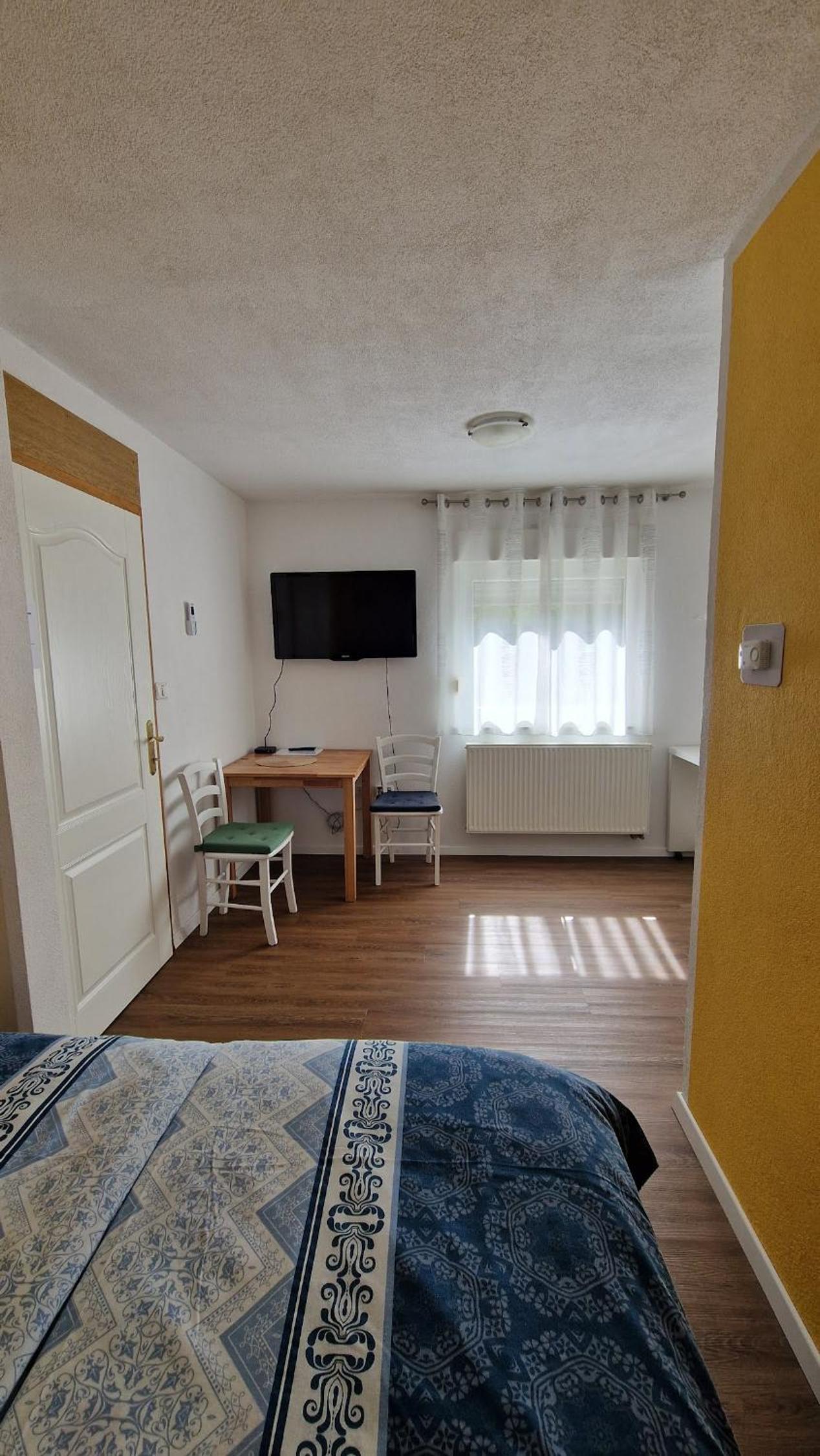Double Room - Photo 7