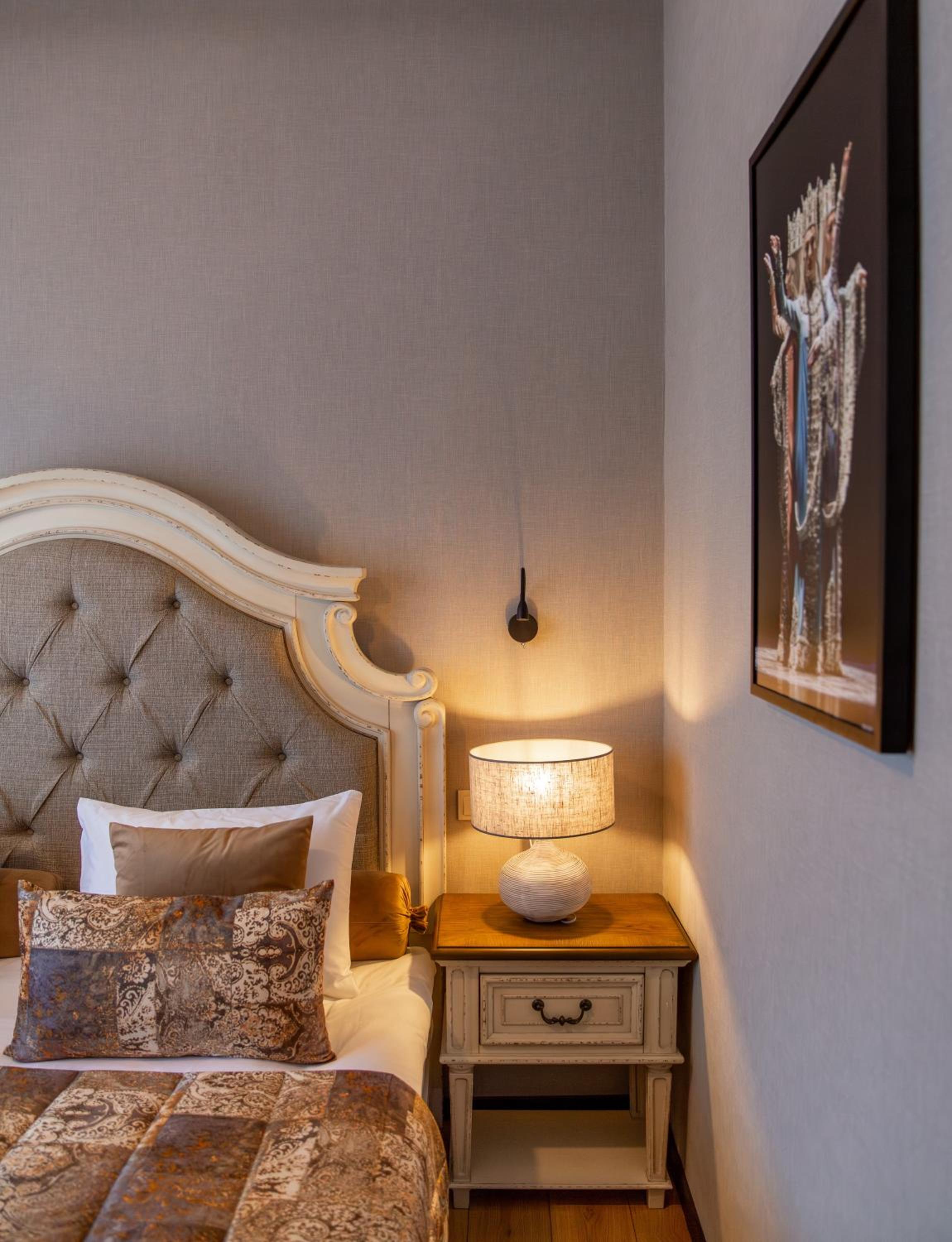 Standard Queen Room - Photo 12