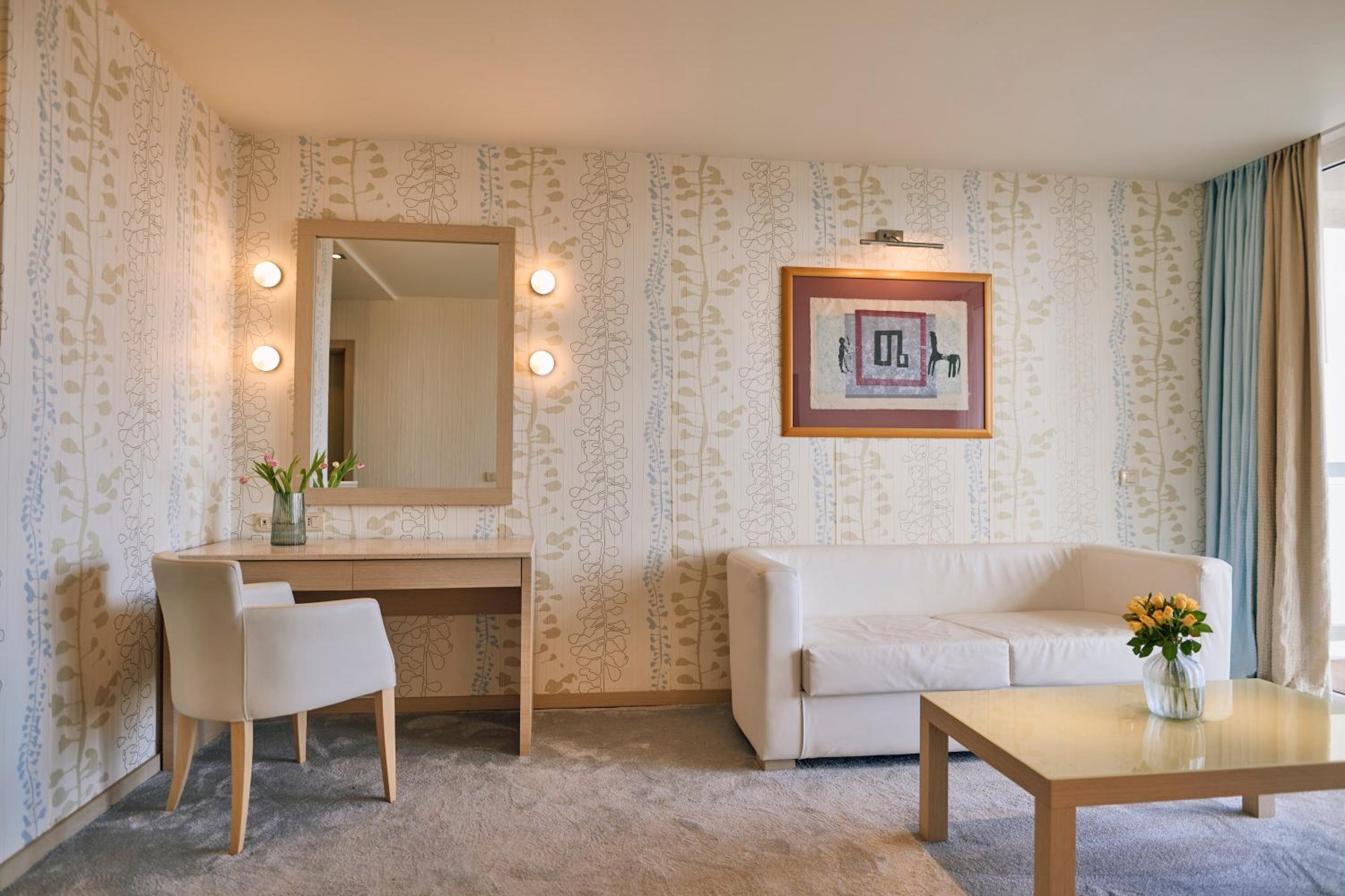 Junior King Suite