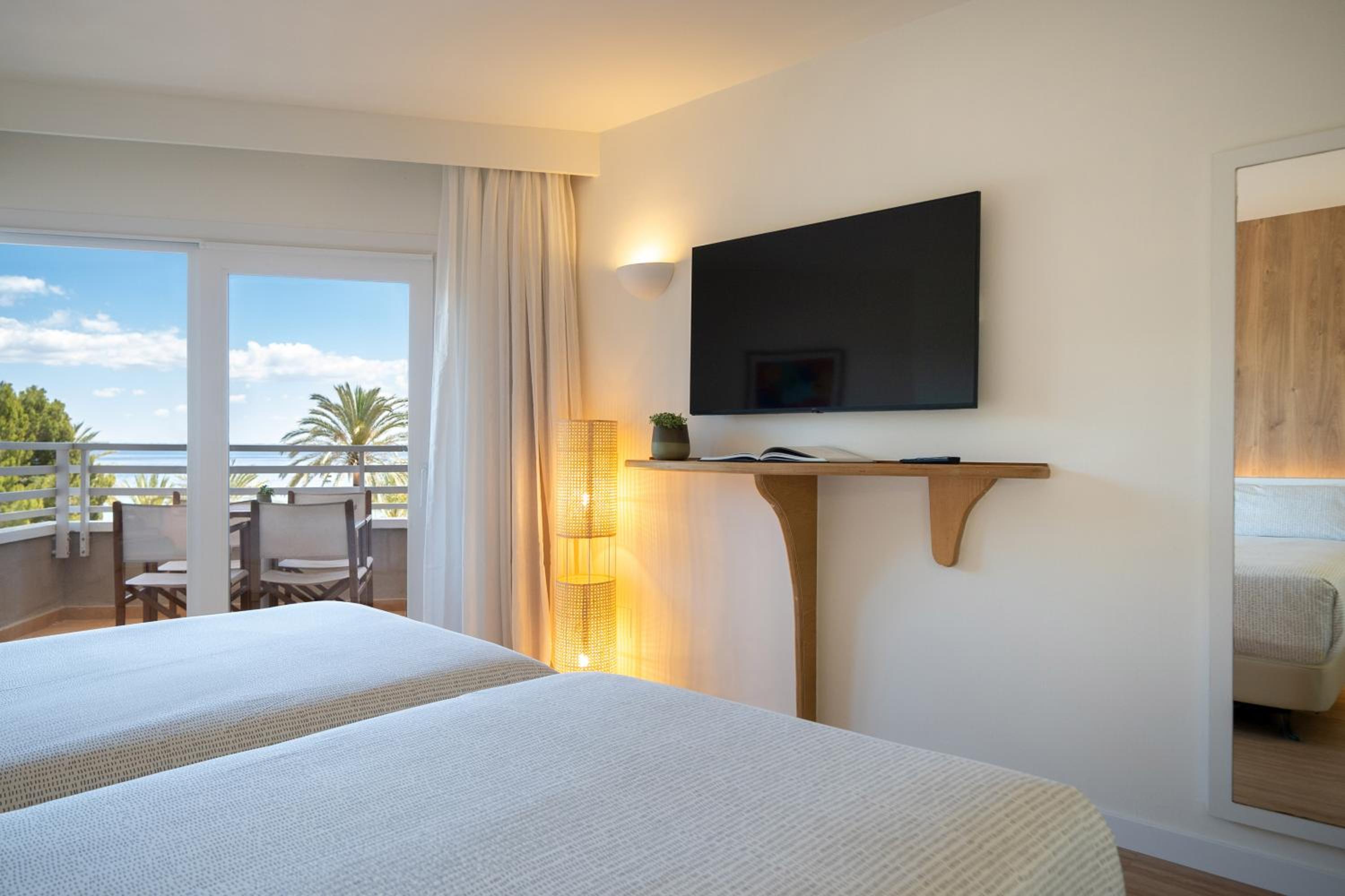 The Beach House 2Bedroom Suite thumbnail 6