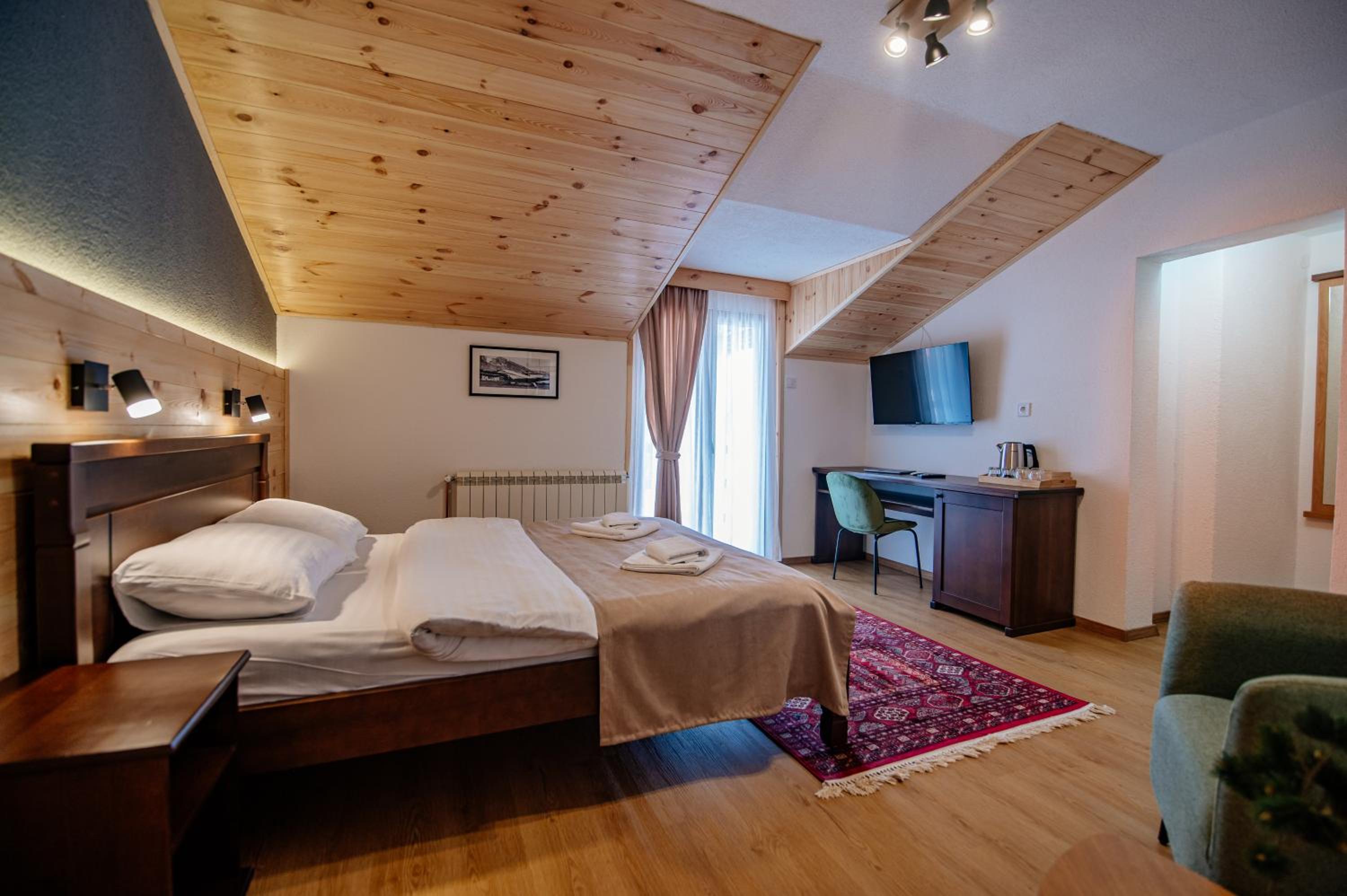 Deluxe Double Room with Extra Bed - Photo 1