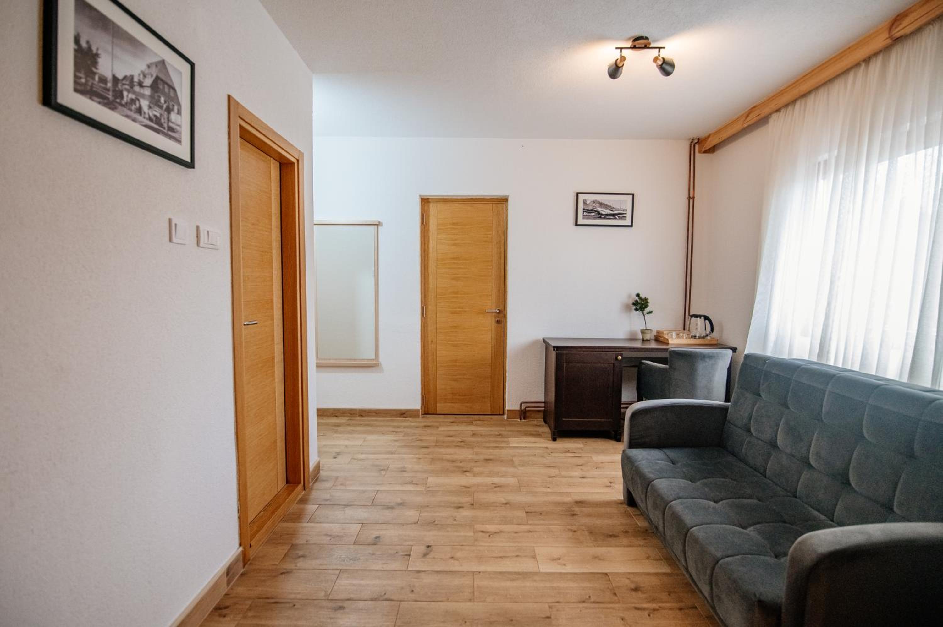 Deluxe Double Room with Extra Bed - Photo 9
