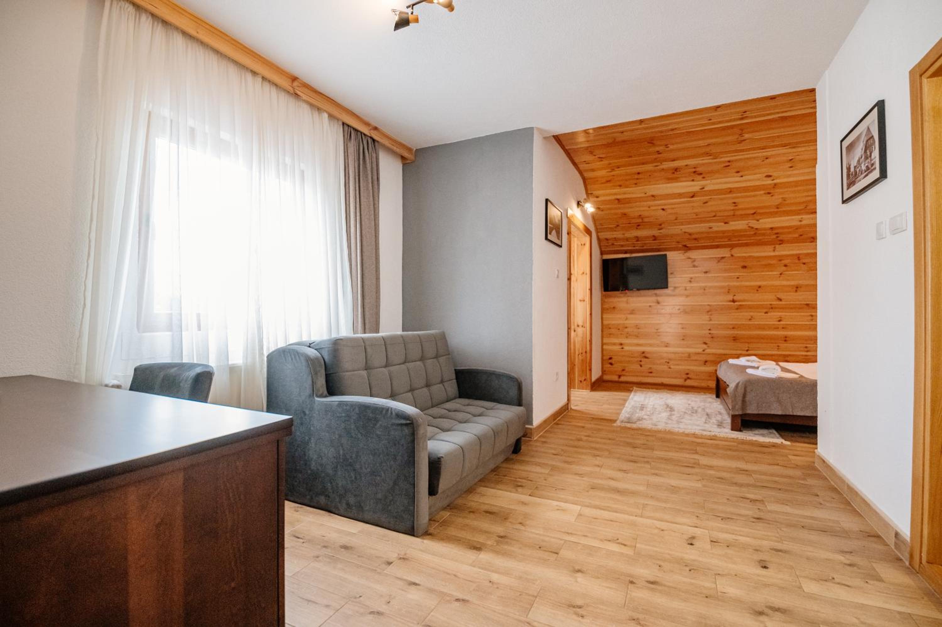 Deluxe Double Room with Extra Bed - Photo 10