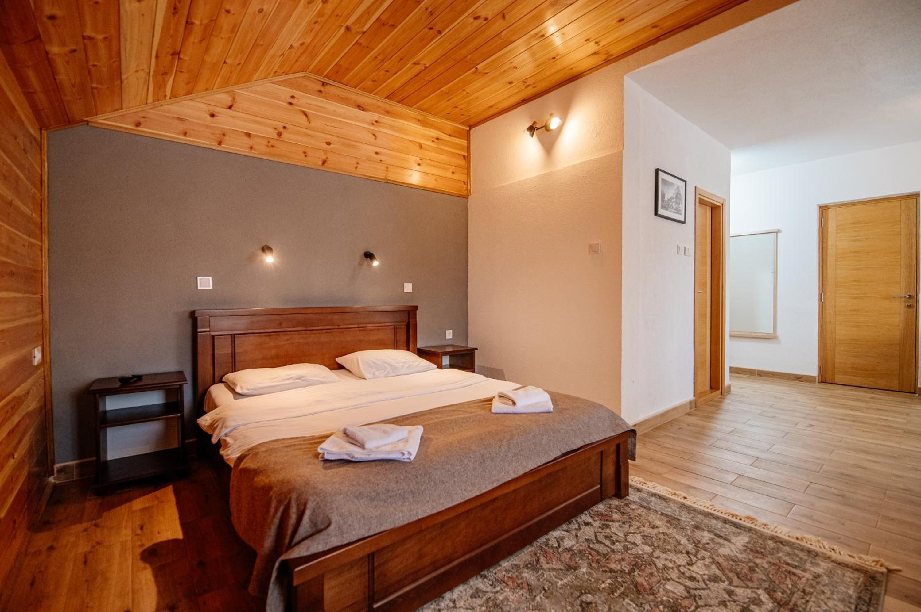 Deluxe Double Room with Extra Bed - Photo 13