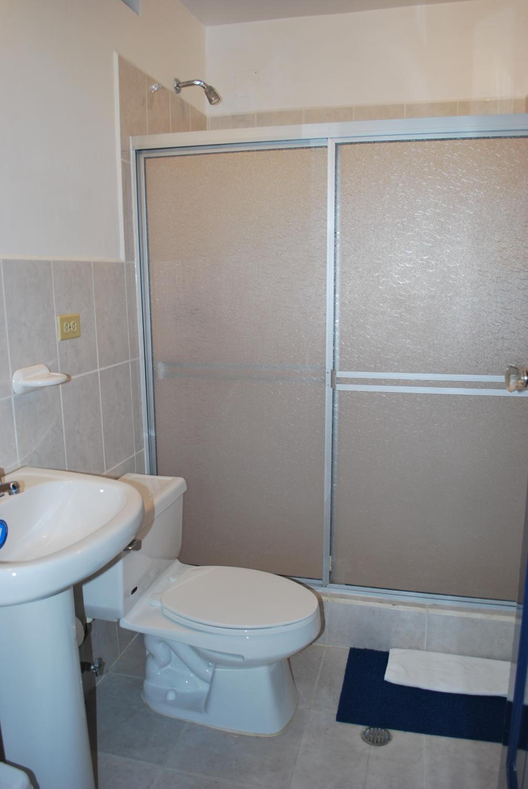 Single Room with Private Bathroom photo 2